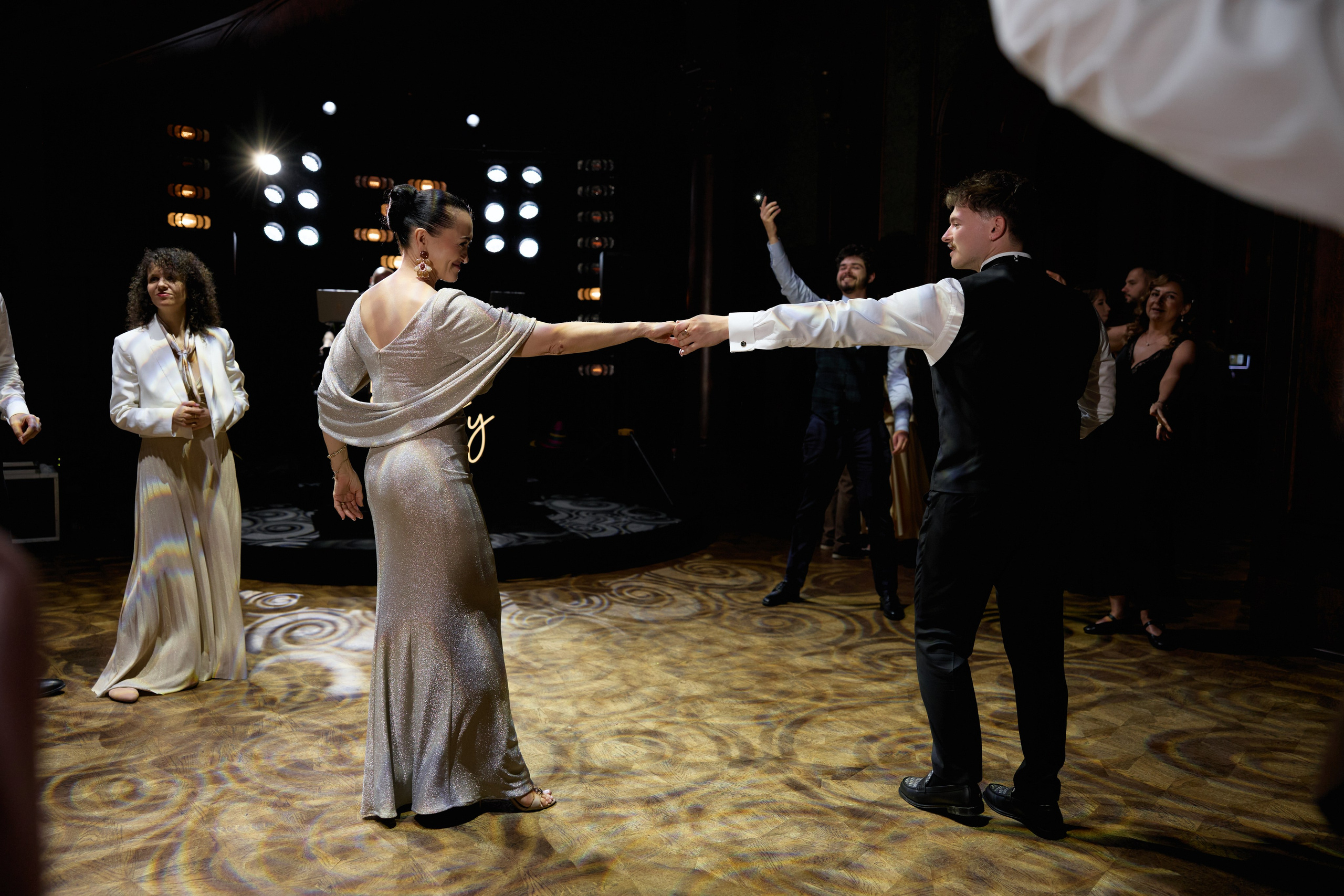 Wiktoria & Kacper. Pałac Goetz. Fotograf ślubny i rodzinny w Krakowie Yana Klymova