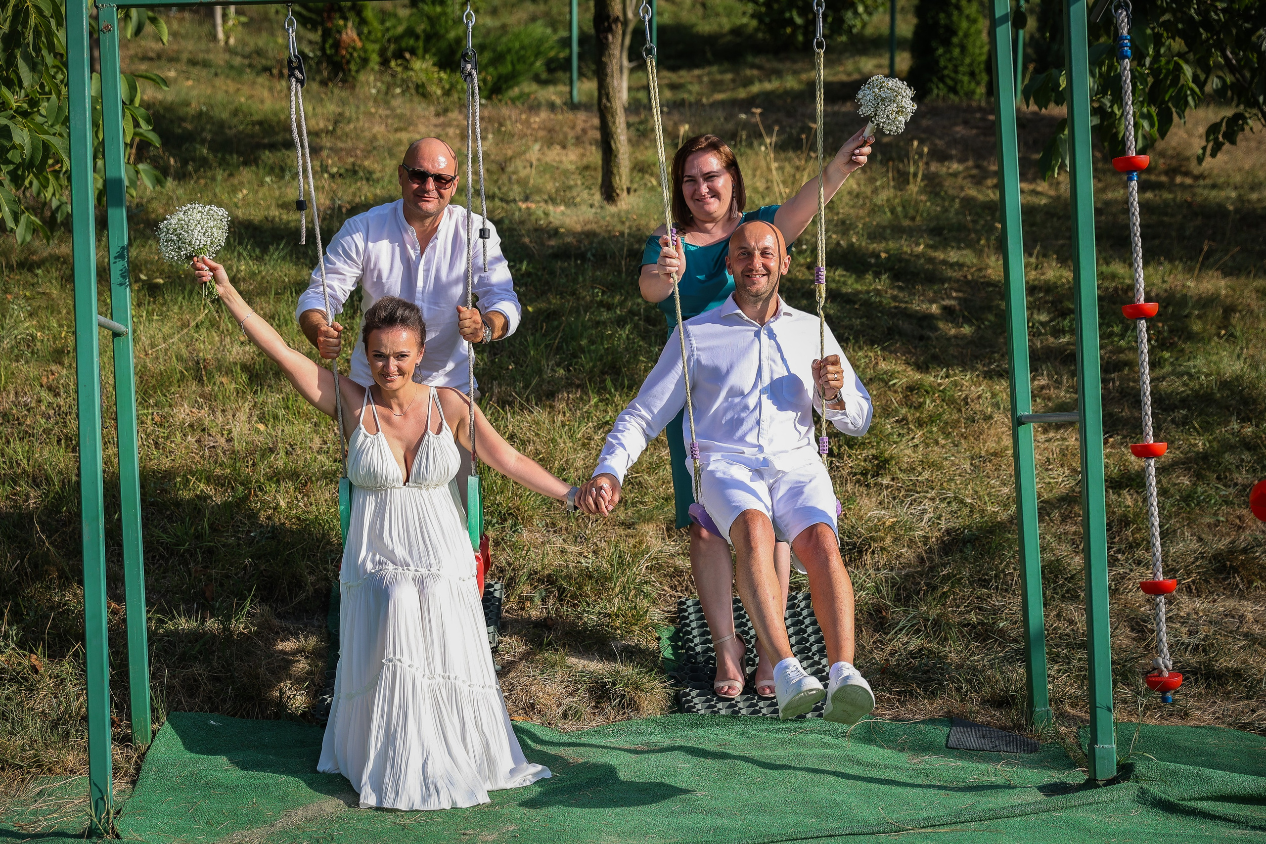 Nunta Cosmin și Simona de la La Moșu a fost exact genul de eveniment care demonstrează cât de frumoasă poate fi o nuntă în aer liber. Rares Bucur is a professional wedding photographer based in Cluj-Napoca, Romania, specializing in wedding photography