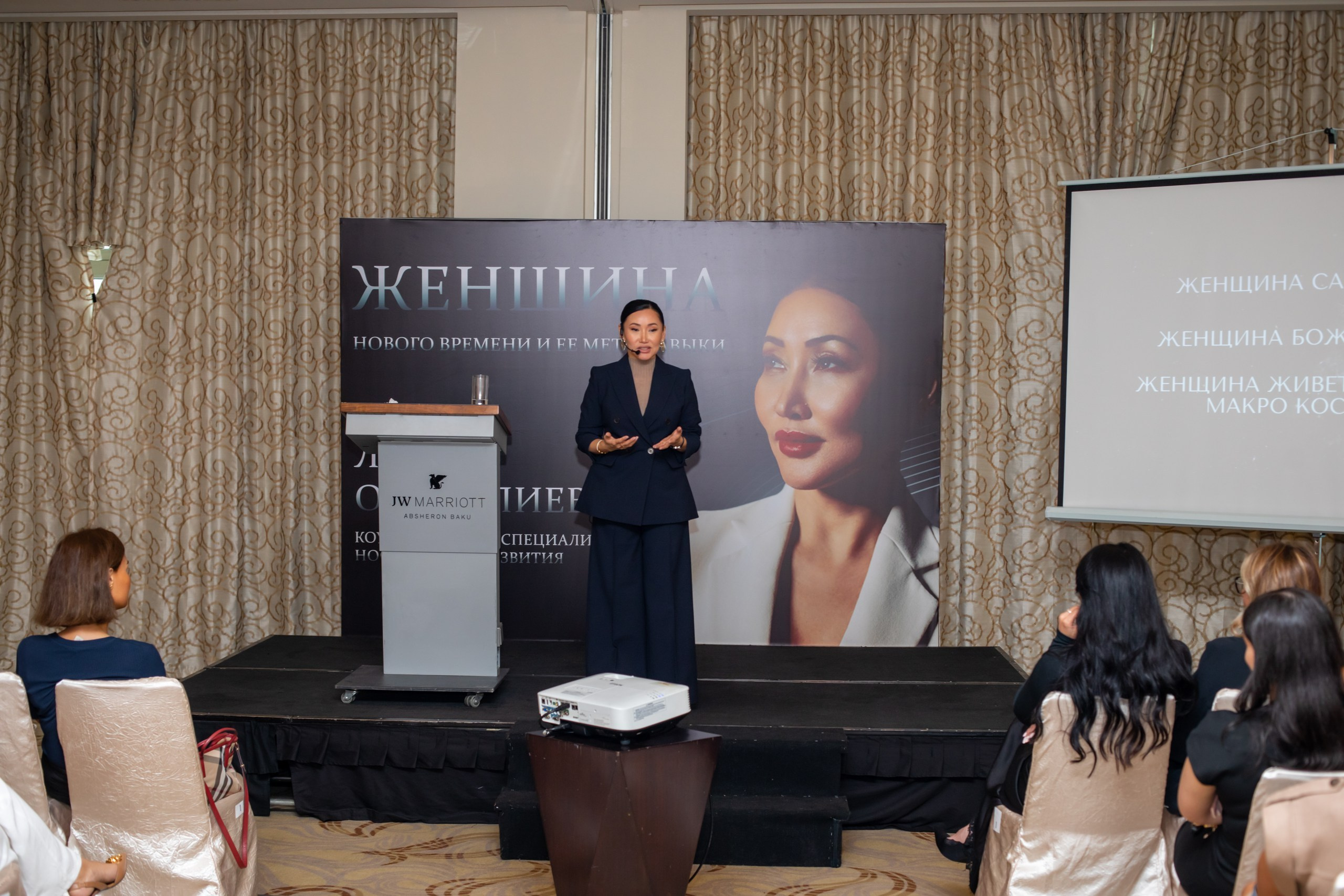 Laura Omuralieva — “The Woman of the New Age and Her Meta-Skills”. Fotograf Baku