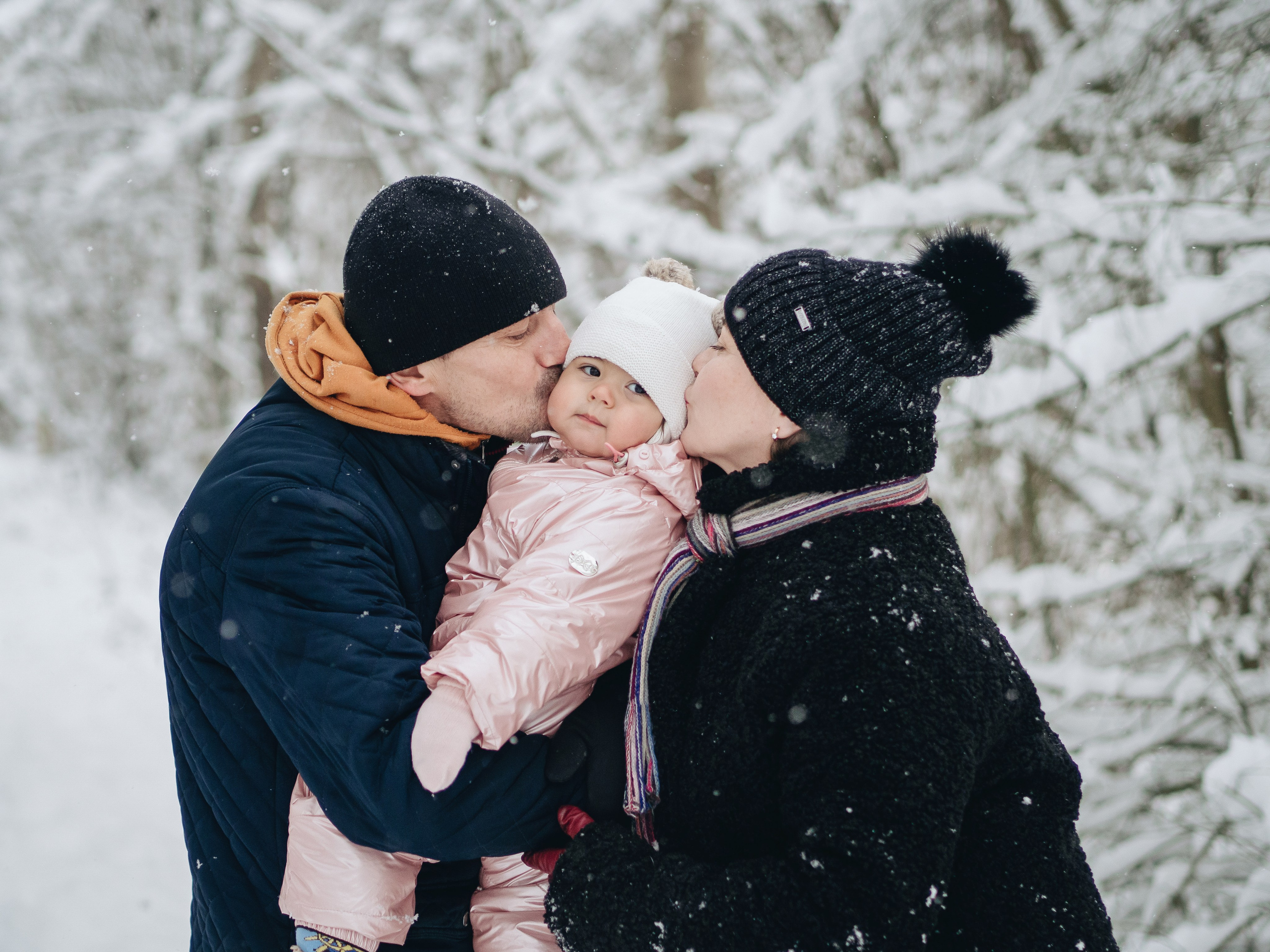 Lida & her family. Photographer in Los Angeles. Julia Ishmuratova
