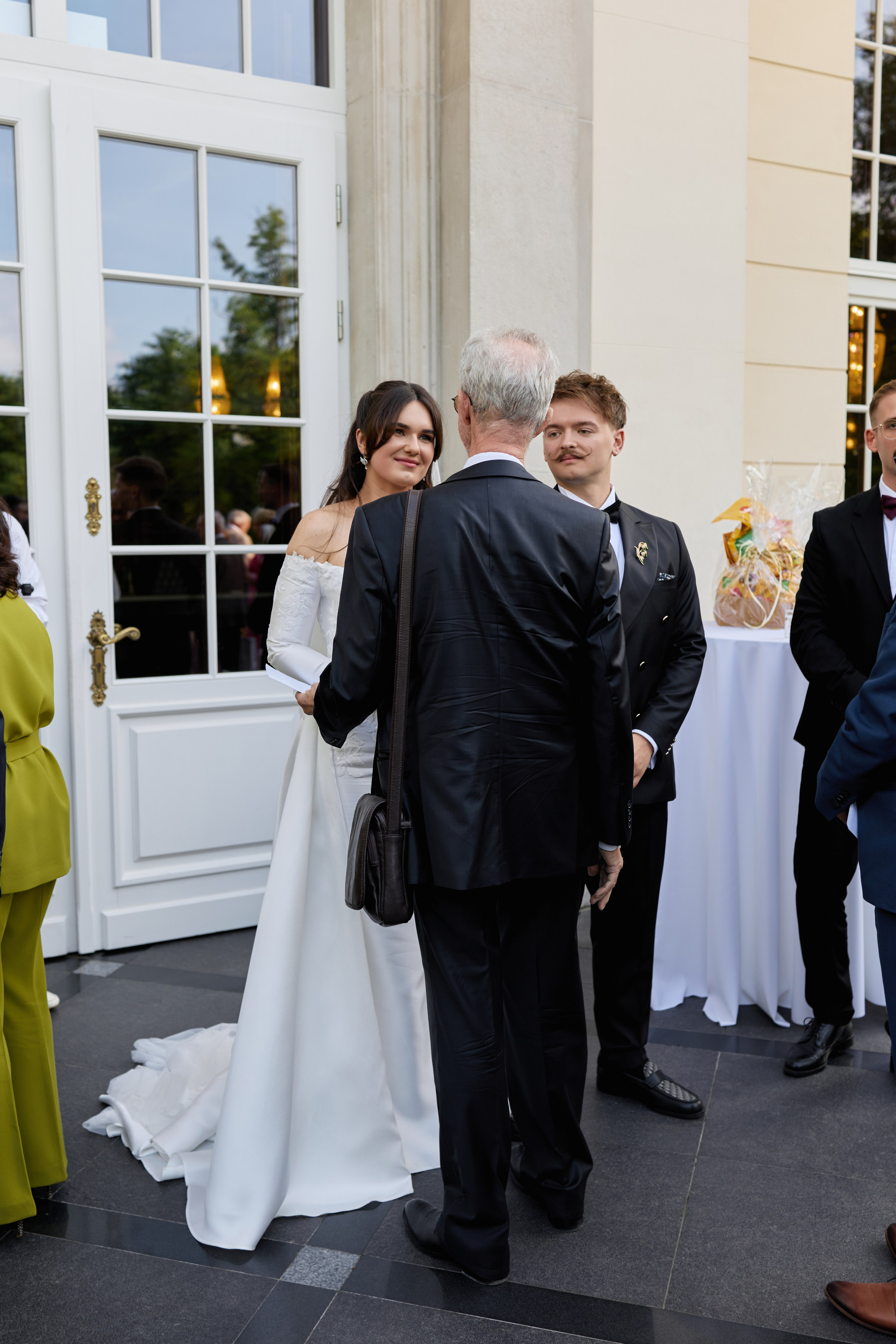 Wiktoria & Kacper. Pałac Goetz. Fotograf ślubny i rodzinny w Krakowie Yana Klymova