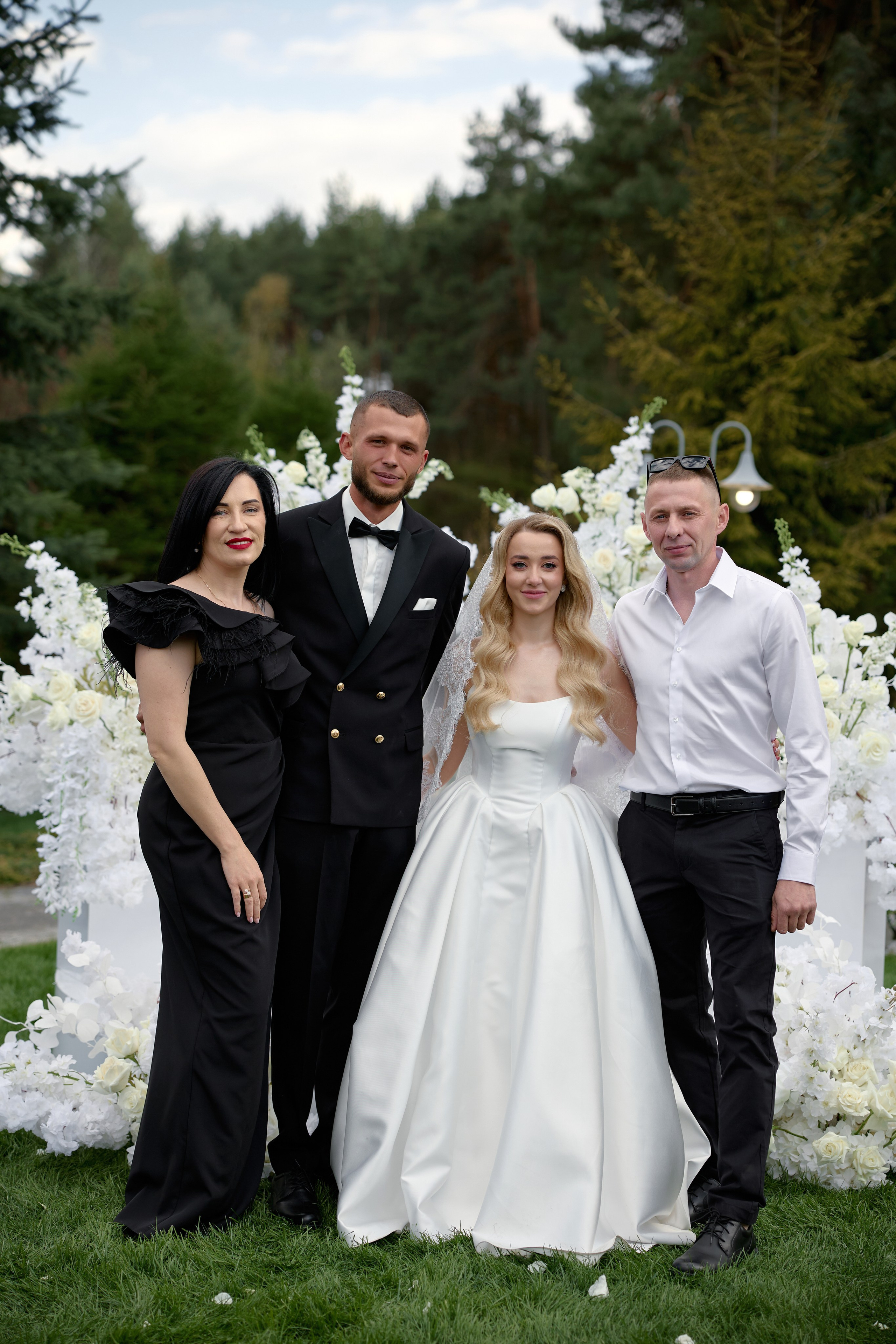 Natalia & Roman. Dworek przy lesie. Fotograf ślubny i rodzinny w Krakowie Yana Klymova