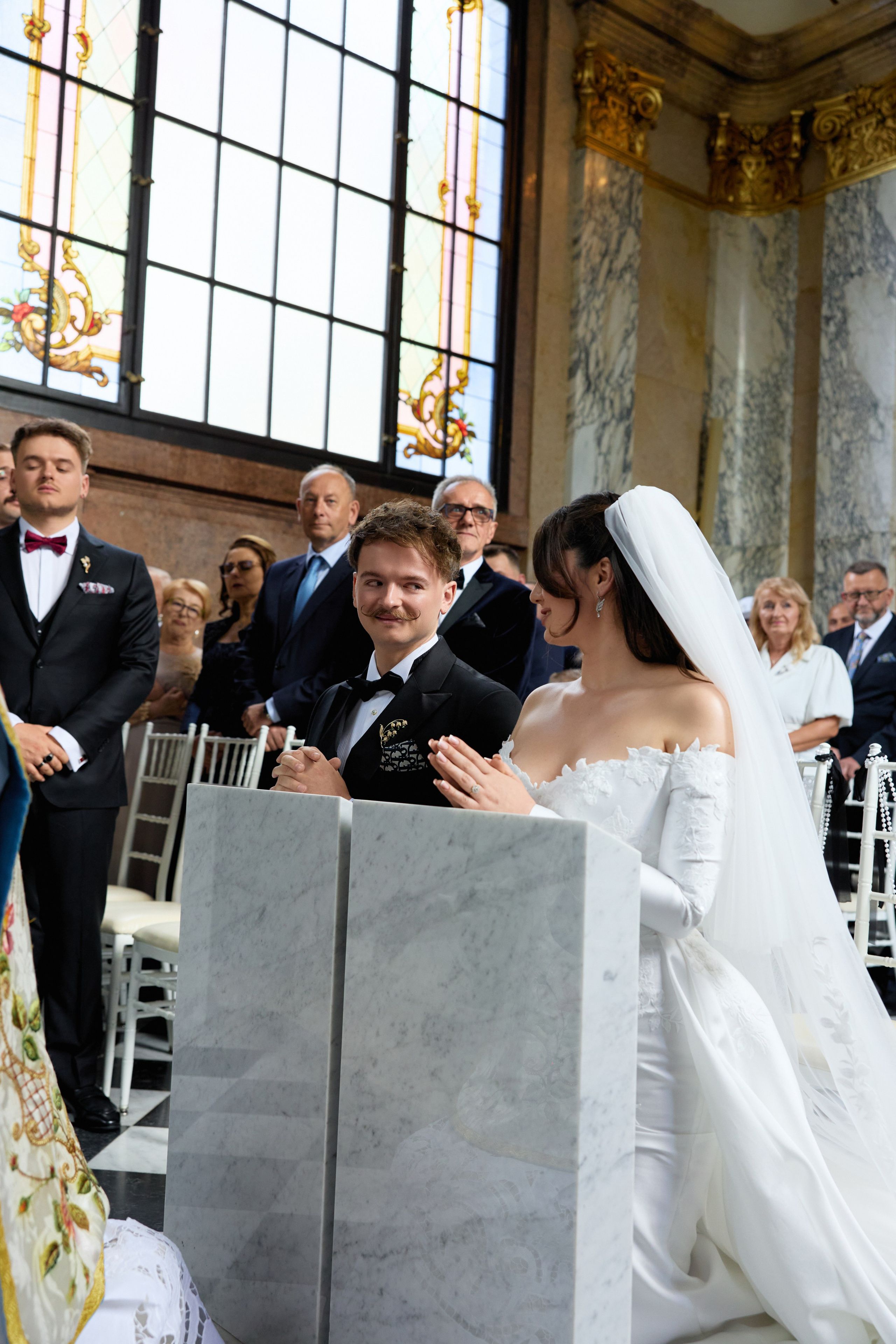 Wiktoria & Kacper. Pałac Goetz. Fotograf ślubny i rodzinny w Krakowie Yana Klymova
