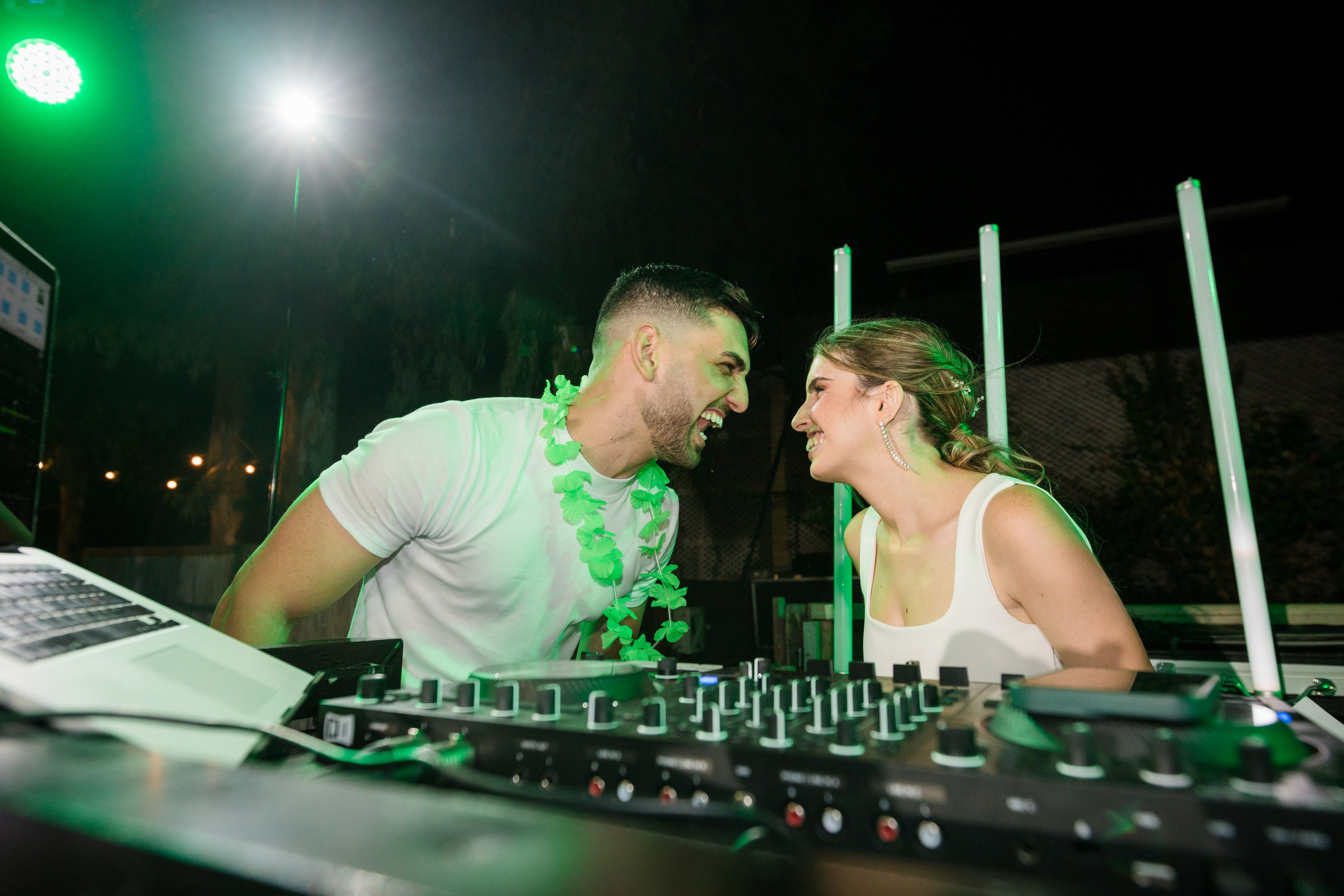 Auneg & Yarin. AMIR BUCHNIK PHOTOGRAPHER