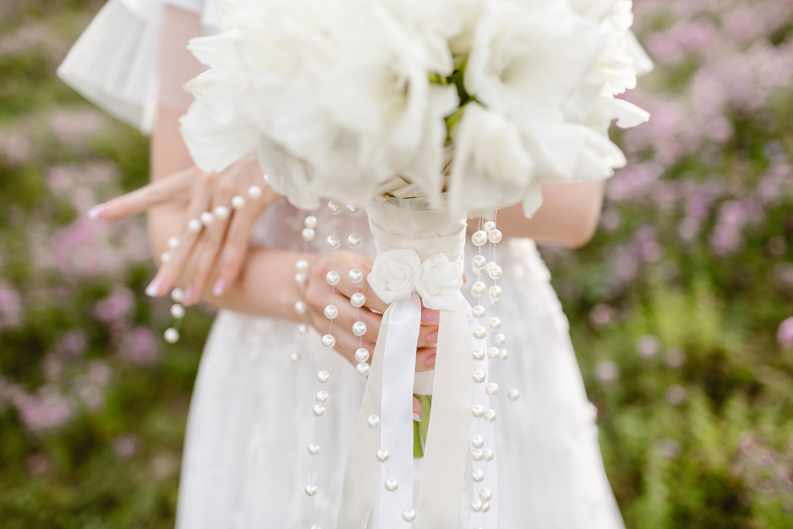 Рекламная фотосъемка свадебных платьев на природе в Бишкеке. Фотограф в Бишкеке Оксана Шувалова