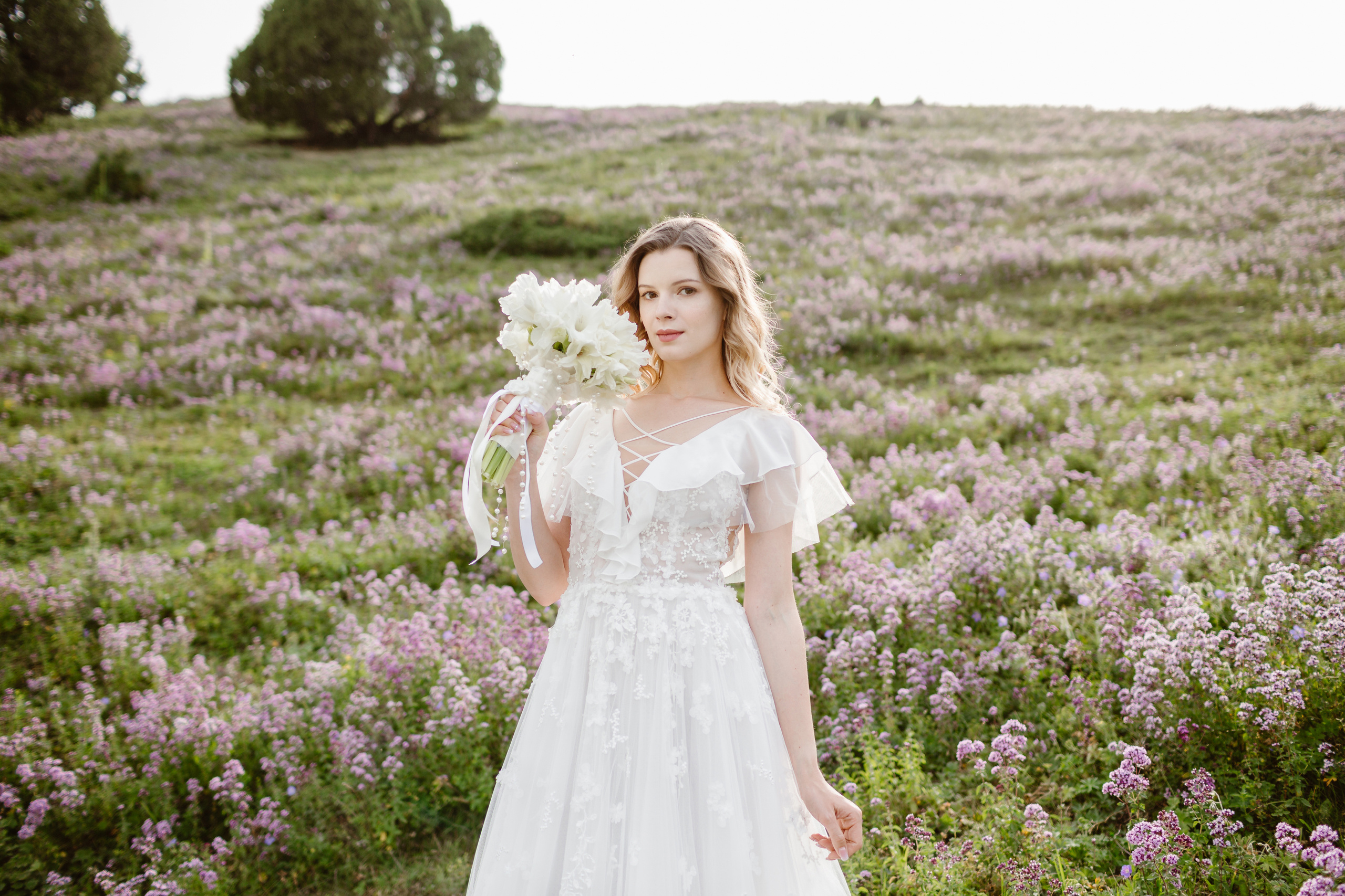 Рекламная фотосъемка свадебных платьев на природе в Бишкеке. Фотограф в Бишкеке Оксана Шувалова