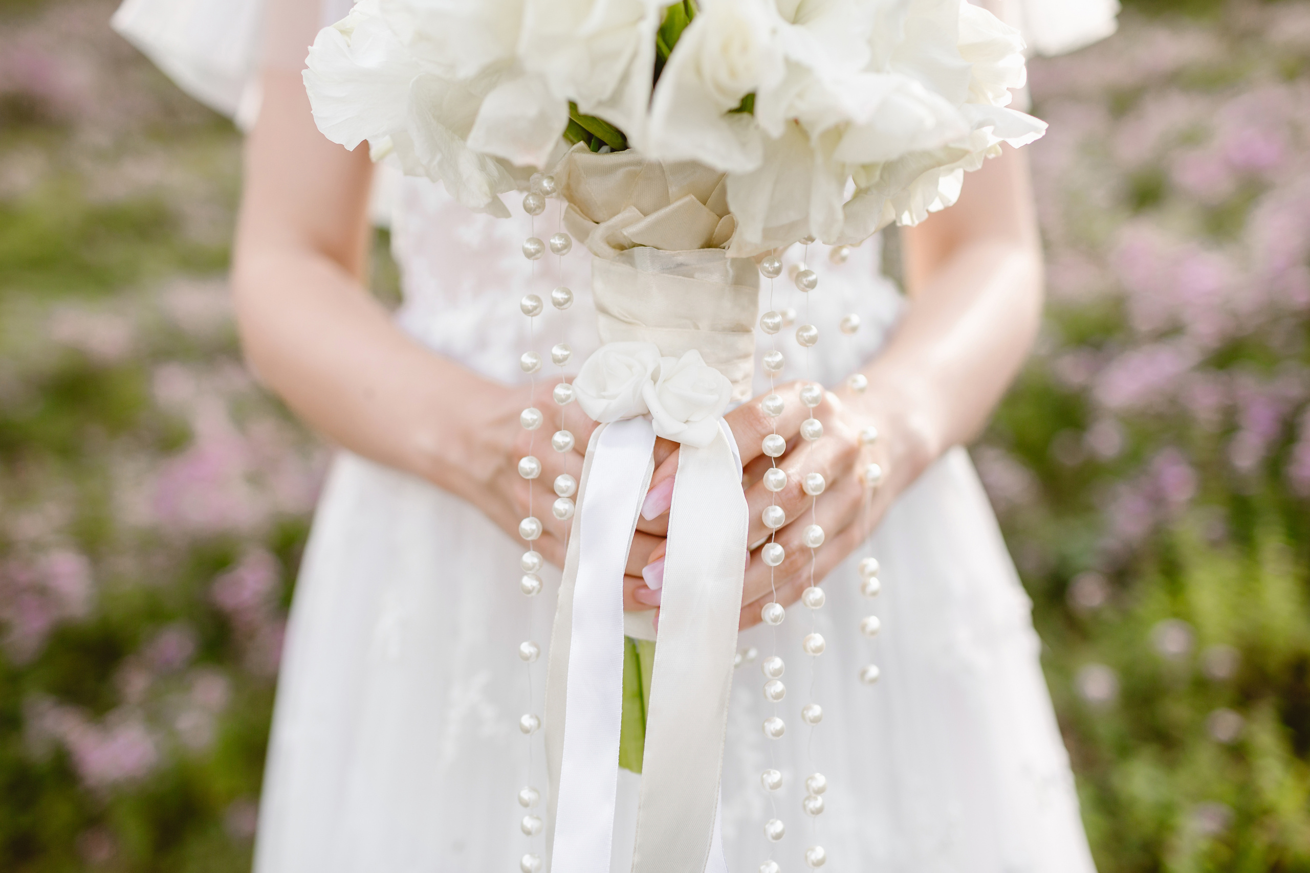 Рекламная фотосъемка свадебных платьев на природе в Бишкеке. Фотограф в Бишкеке Оксана Шувалова