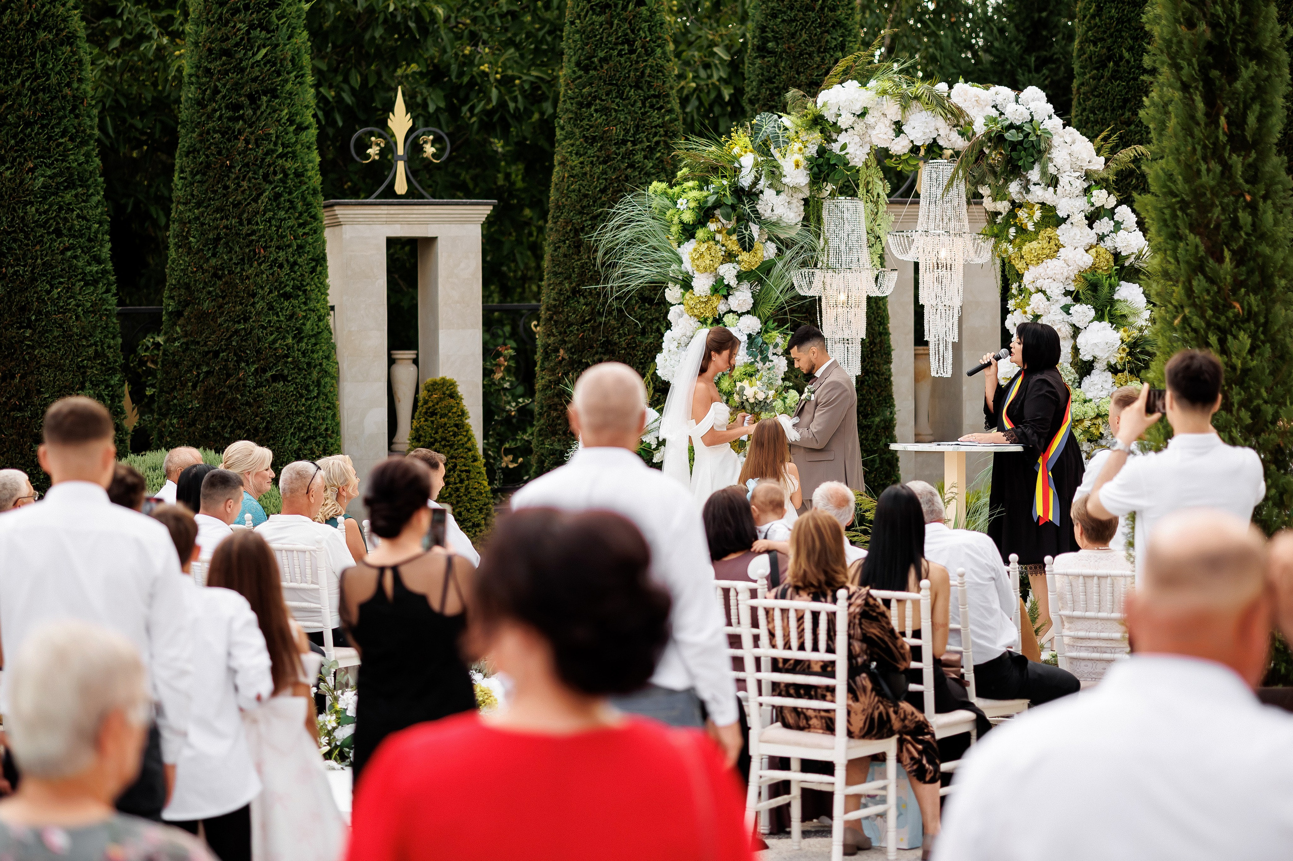 Eugen & Livia — Grand Elysee — Wedding Day. Servicii Foto și Video 067188353