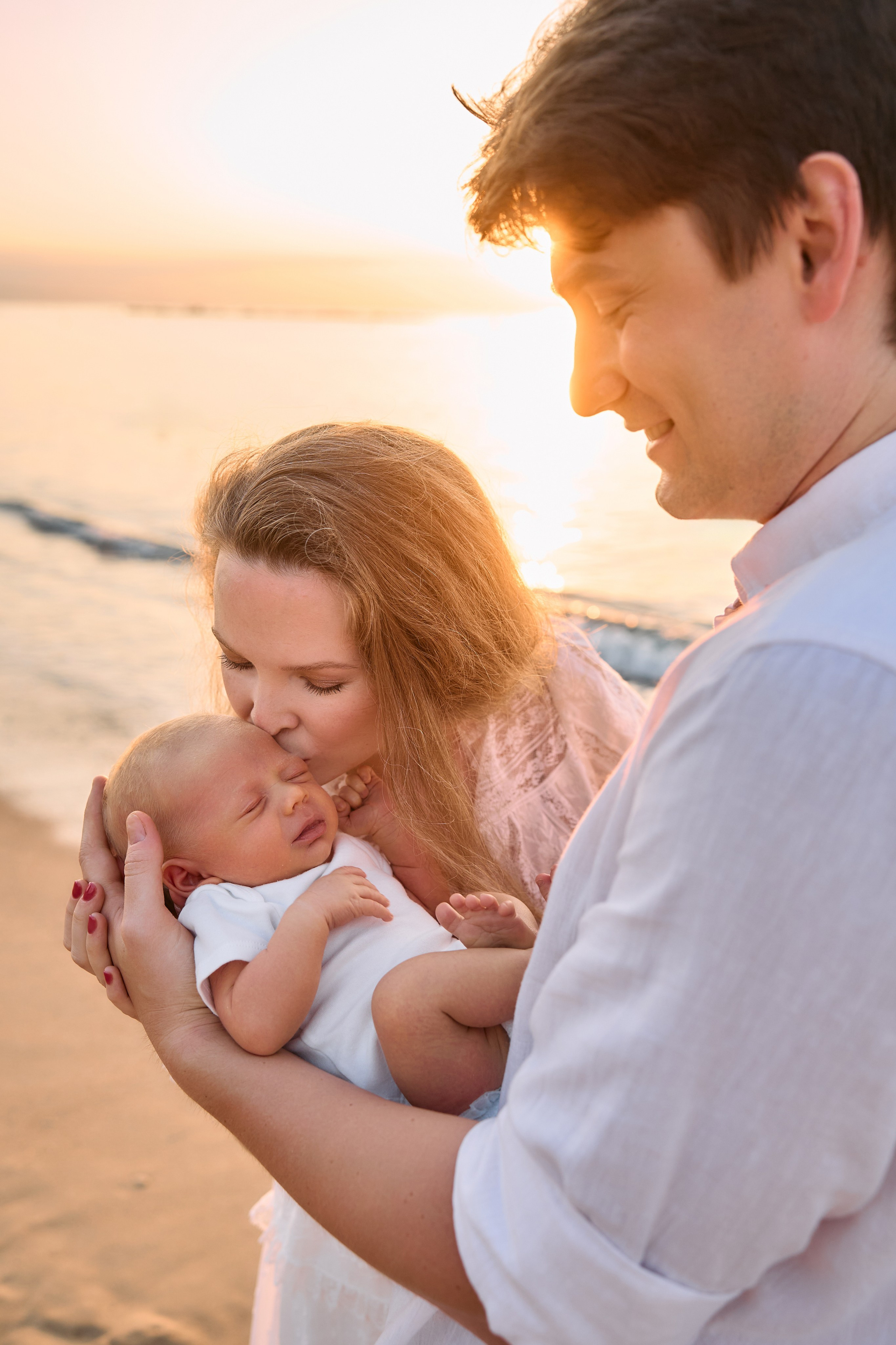 Description of the beach and sea location for a love-story or individual photo shoot in Barcelona, examples of photos. POSTCARD.BCN Photographer Kate in Barcelona. Love-story, family or individual photo shoots