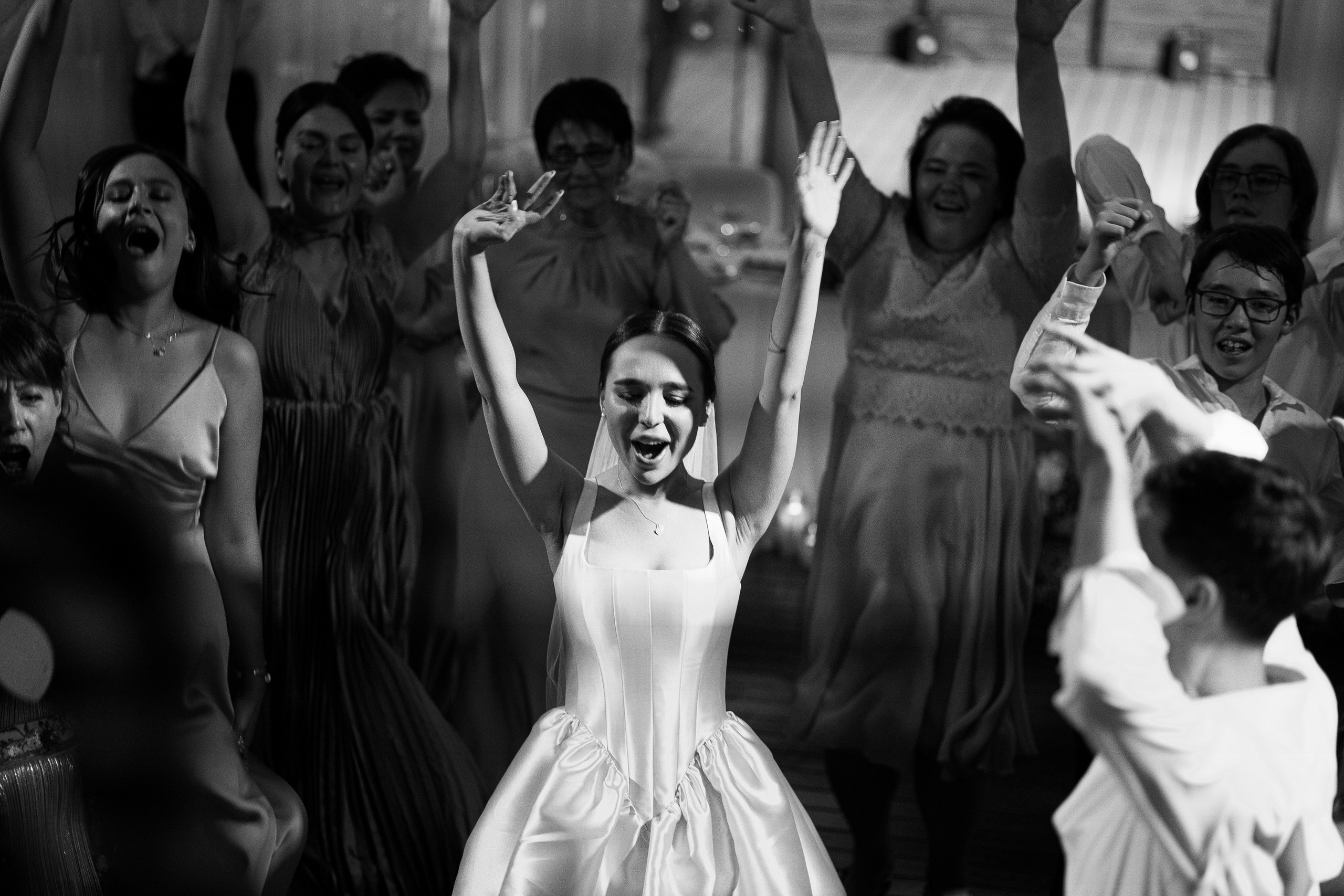 Thomas & Suyumbika. Главная