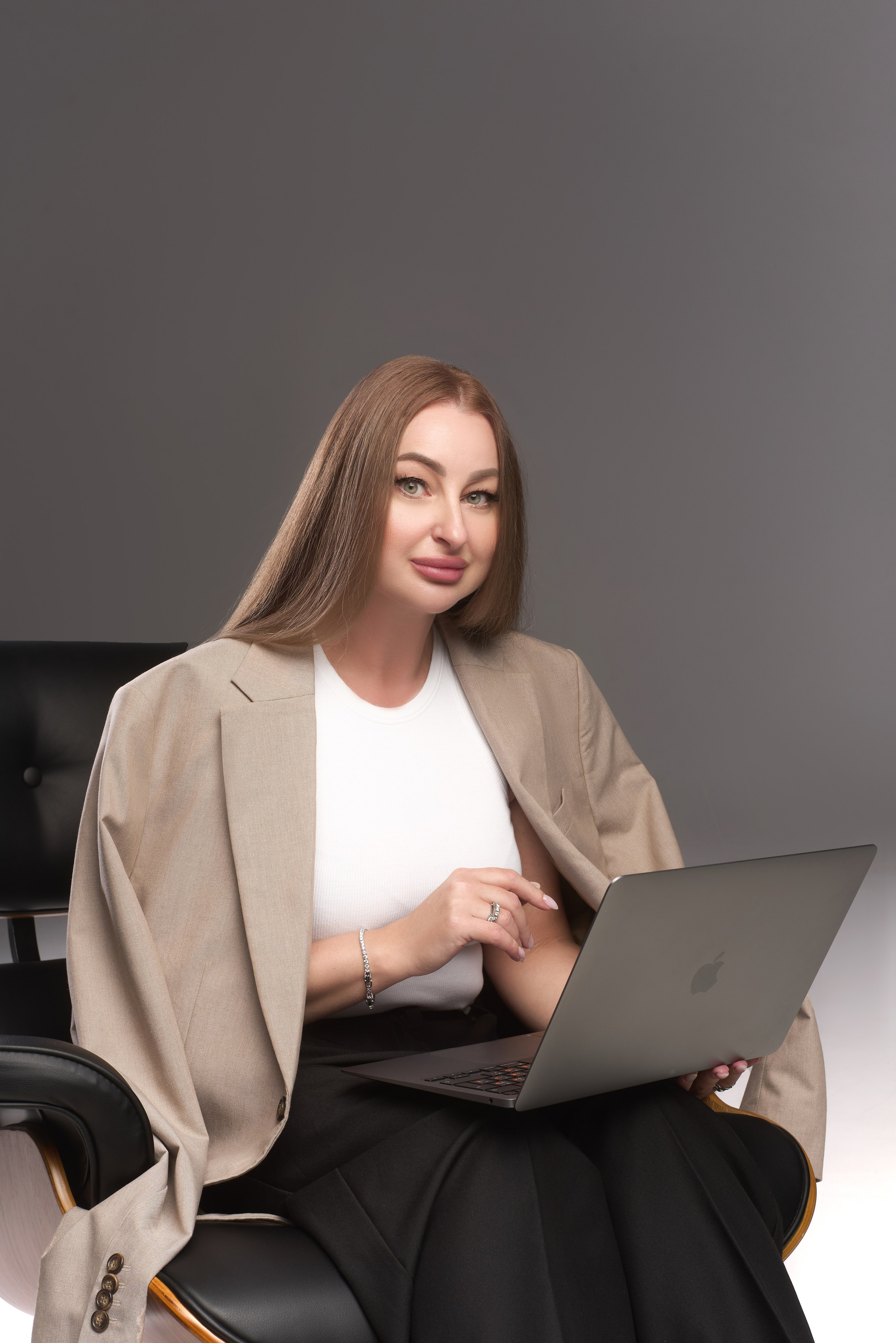 Profesjonalna Sesja Biznesowa i Wizerunkowa – Zdjęcia, które Podkreślą Twój Sukces. Portrait & Fashion Photographer | Сannes, Paris, Monaco, Dubai, Kyiv — - Alisa Postnykova