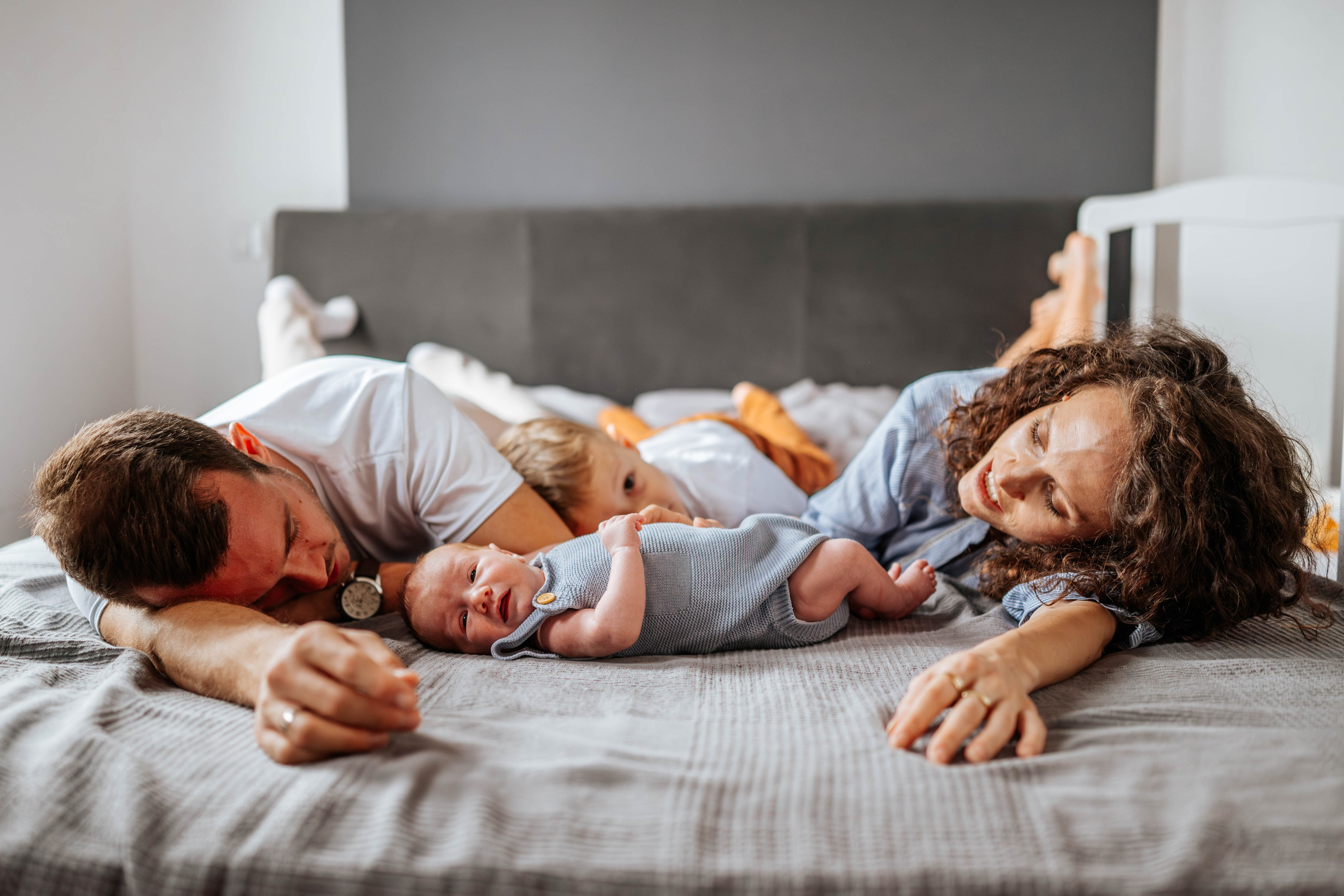 FOTOGRAFISANJE BEBA KOD KUĆE. Dečiji i porodični fotograf