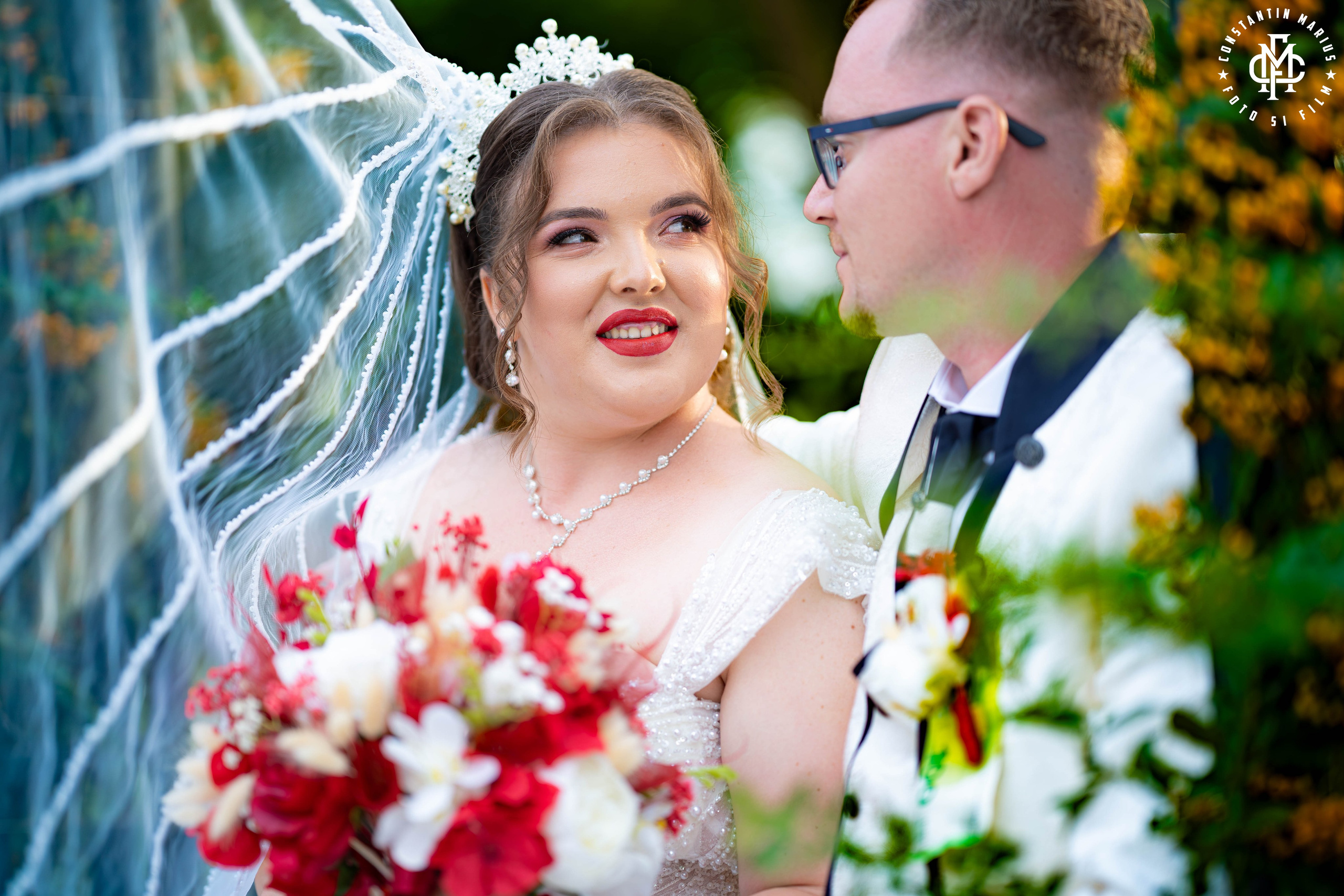 WEDDING PHOTOGRAPHY. DESPRE NOI