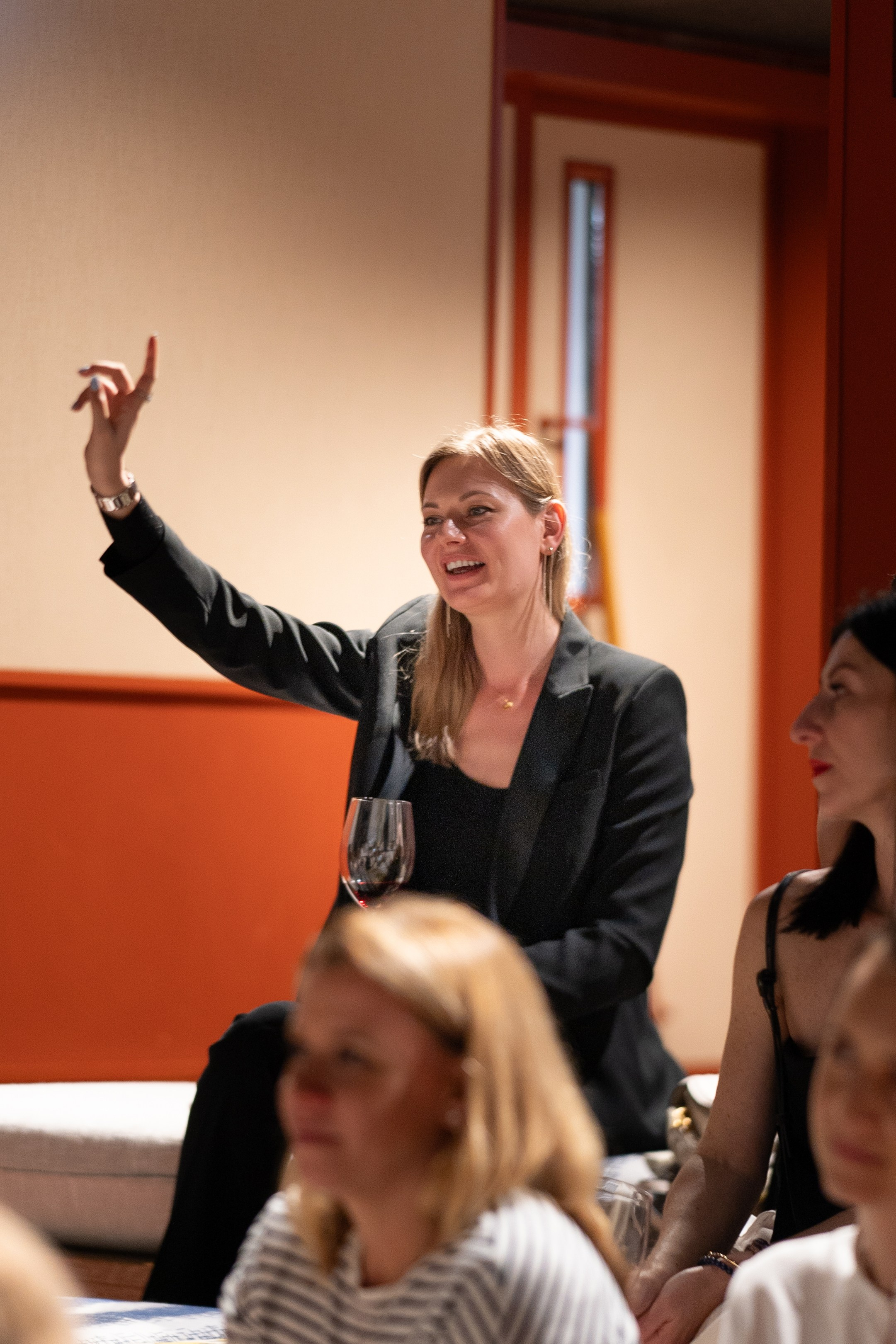 KRISP. PRODUCTION MOVIE PREMIER. ФОТОГРАФ В ГОНКОНГЕ (СВАДЬБЫ, FASHION, СЕМЕЙНЫЕ, МЕРОПРИЯТИЯ, ФОТОПРОГУЛКИ)