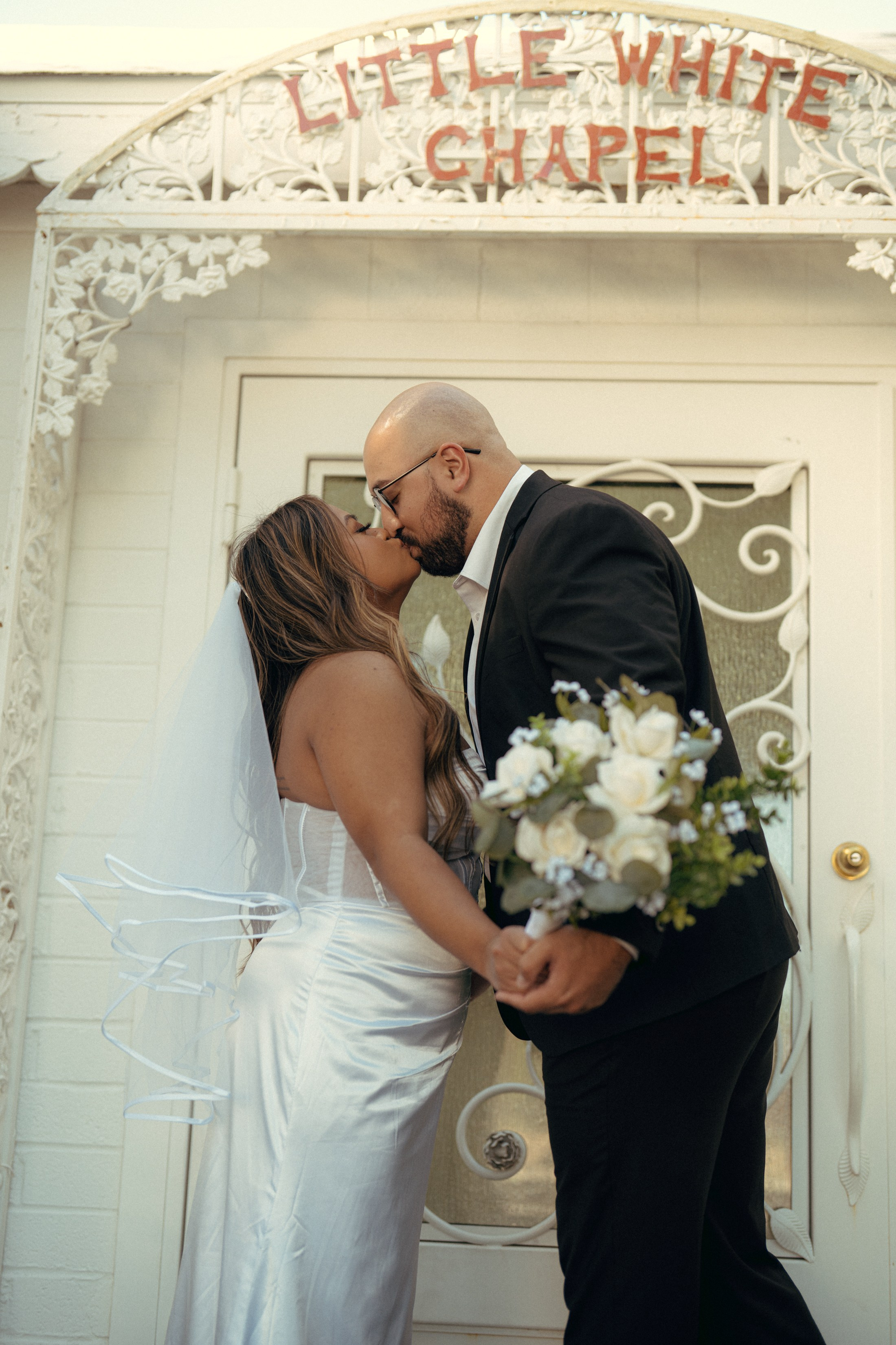 Kirsten&Ocran. Wedding & elopement photographer Viktoriya Kravtsov. Las Vegas