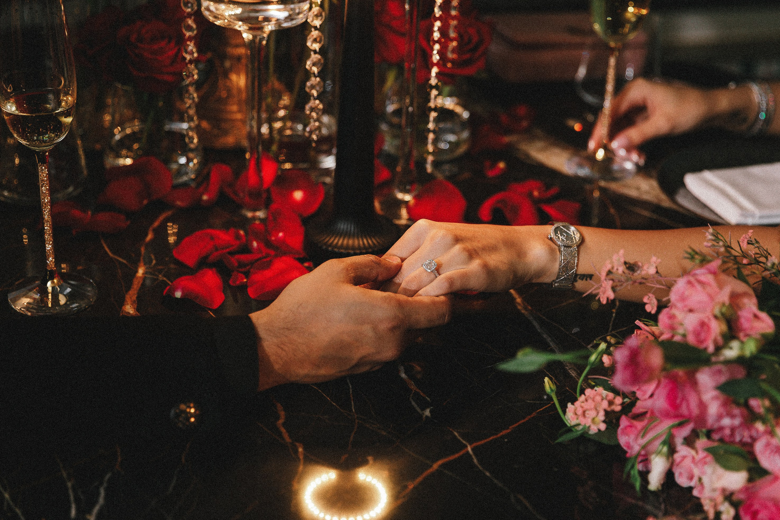Restraunt proposal P&N. Photographer Anna Curly | Weddings and Events in Dubai