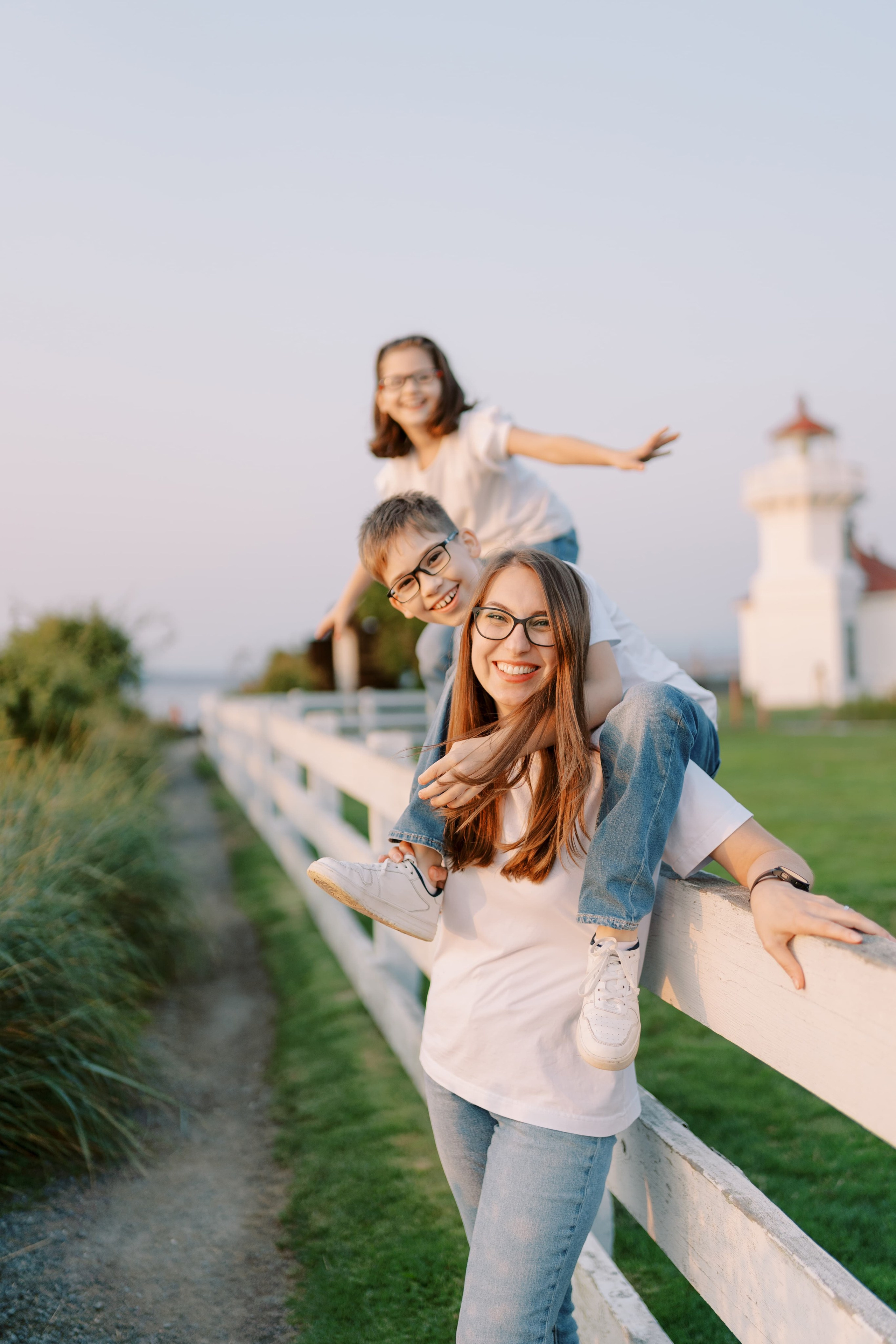 Family photoshoot. Vitalina with her family. August 2024. Lighthouse in Mukilteo. EVAN ARISTOV WEDDING PHOTOGRAPHY — Seattle Wedding Photographer
