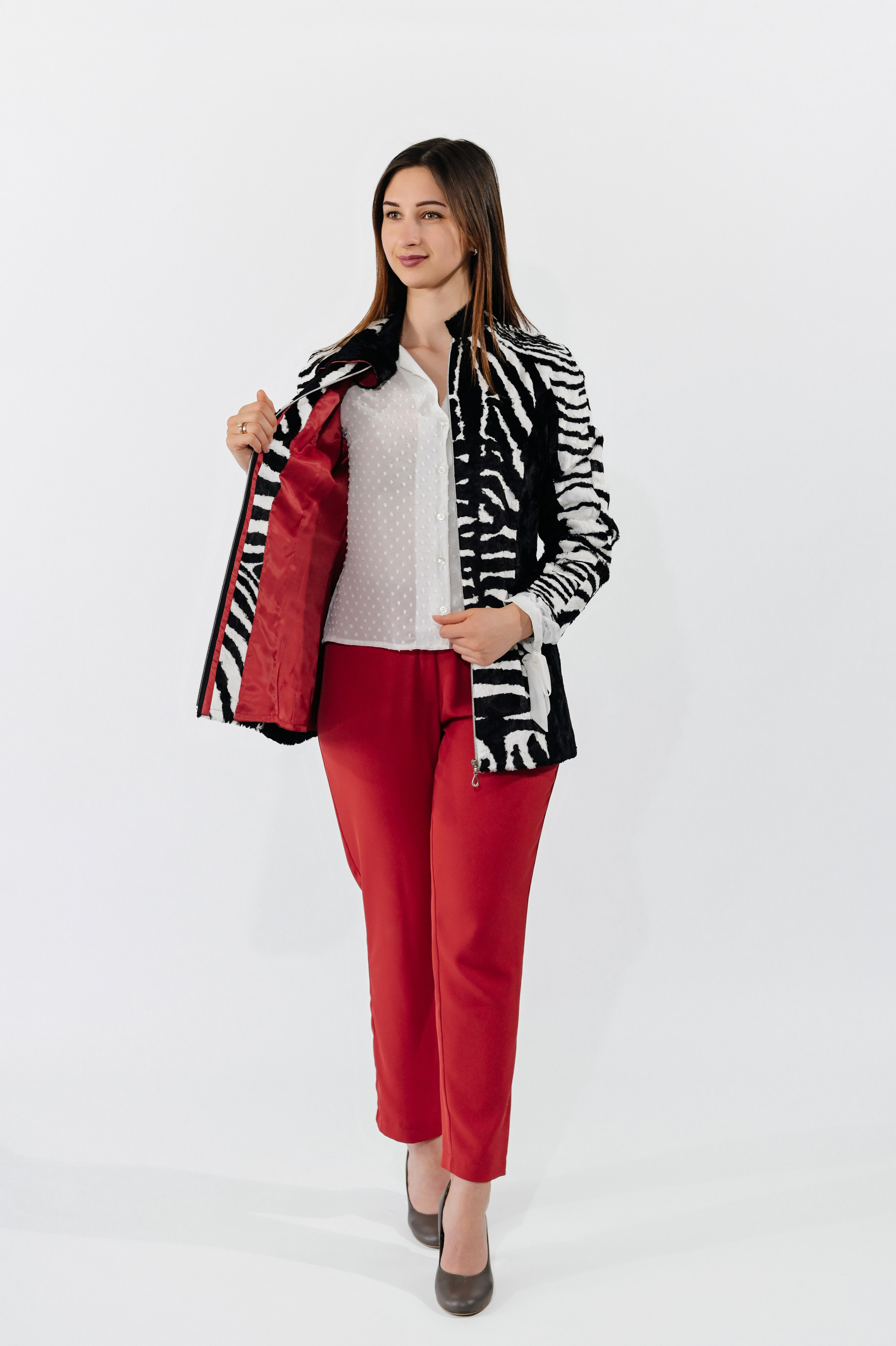 Trenci. Designer vestimentar: elaborarea, proiectarea și confectionare…