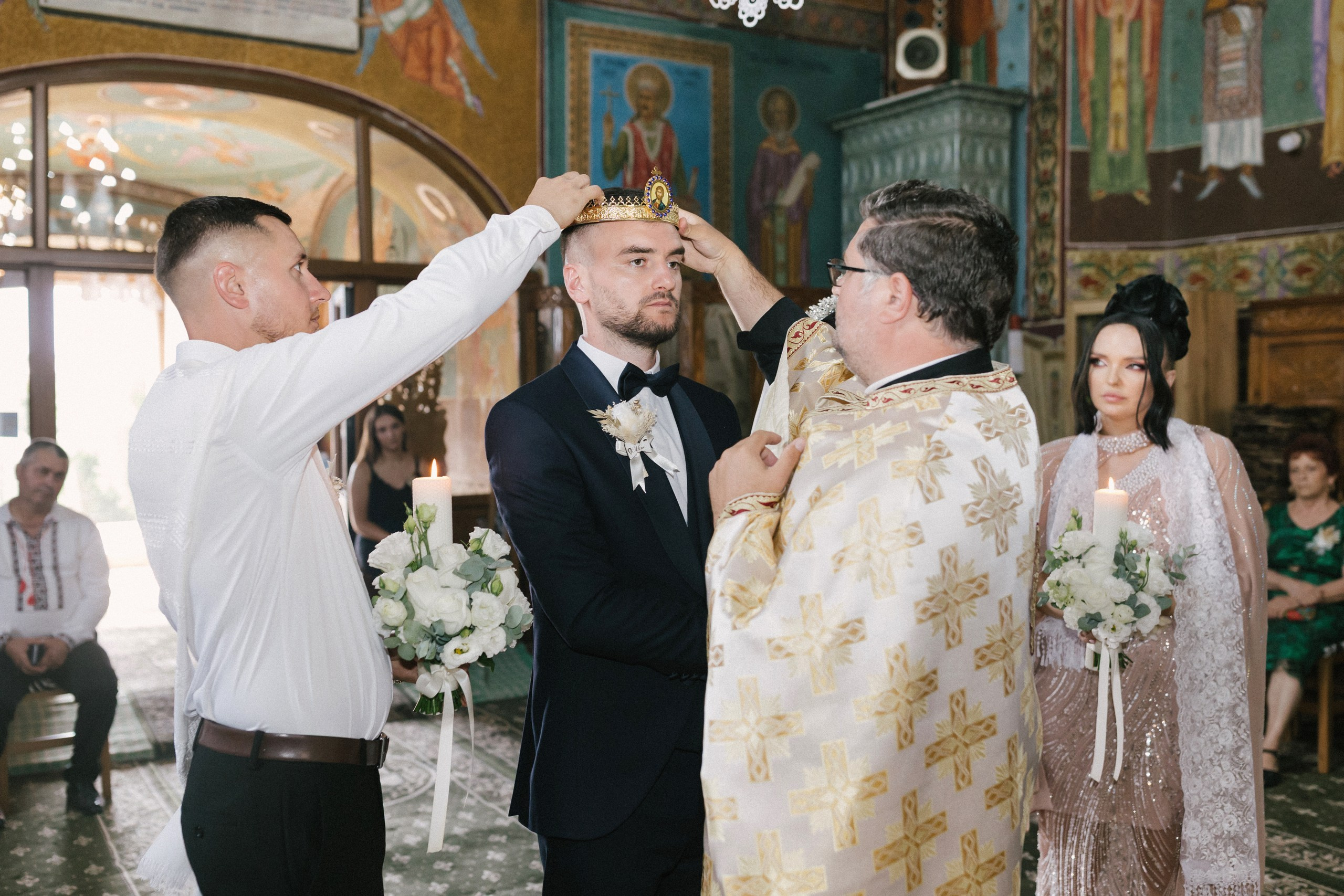 1. Mireasa Adriana în timpul pregătirilor de nuntă în Tudora Botoșani2. Costumul mirelui Ionuț fotografiat artistic în ziua nunții3. Prietenii mirelui la tradițiile de nuntă în Tudora4. Bărbieritul mirelui în cadrul obiceiurilor tradiționale de nuntă5. Fotografii de familie la biserică în ziua nunții6. Portret de familie cu mirii și copilul lor la nunta din Botoșani7. Primul dans al mirilor la Mariage Dor Baisa Botoșani8. Decor elegant de nuntă la Mariage Dor Baisa9. Emoții și tradiții la nunta din Tudora județul Botoșani10. Fotograf profesionist de nuntă în Botoșani surprinzând momente autentice - otograf-nunta-botosanifotograf-evenimente-botosanifotograf-profesionist-botosanifotograf-nunta-tudoranunta-tudora-botosanisedinta-foto-nunta-botosanipoze-nunta-botosanifotografii-nunta-tudorafotograf-cununie-religioasa-botosanibiserica-sfintii-imparati-constantin-si-elena-tudoramariage-dor-baisa-botosanirestaurant-nunta-botosanidansul-mirilor-mariage-dorpregatiri-mire-botosanipregatiri-mireasa-botosanitraditii-nunta-moldovaobiceiuri-nunta-tudorafotograf-familie-nunta-botosaniportret-miri-botosanigalerie-foto-nunta-botosanialbum-foto-nunta-botosaninunta-eleganta-botosaninunta-cu-traditii-botosanifotograf-premium-nunta-botosaniservicii-foto-video-botosanipoveste-de-nunta-botosanifotograf-documentar-nuntafotograf-natural-emotionalmiri-ionut-si-adriananunta-autentica-tudora -otograf-nunta-botosanifotograf-nunta-tudoranunta-tudora-botosanifotograf-evenimente-botosanifotograf-profesionist-botosaniservicii-foto-video-botosanigalerie-foto-nunta-botosanialbum-foto-nunta-botosani - nunta-autentica-botosaninunta-cu-traditii-botosanipoveste-de-nunta-botosanifotografii-emotionante-nuntamomente-autentice-nuntafotografie-documentara-nuntafotograf-natural-nunta- pregatiri-miri-tudorabiserica-tudora-botosanicununie-religioasa-tudoramariage-dor-baisa-botosanipetrecere-nunta-botosanivalsul-mirilor-botosani - alino-foto-studio-botosaniionut-si-adriana-nunta-tudorafotograf-alin-chirila-botosani