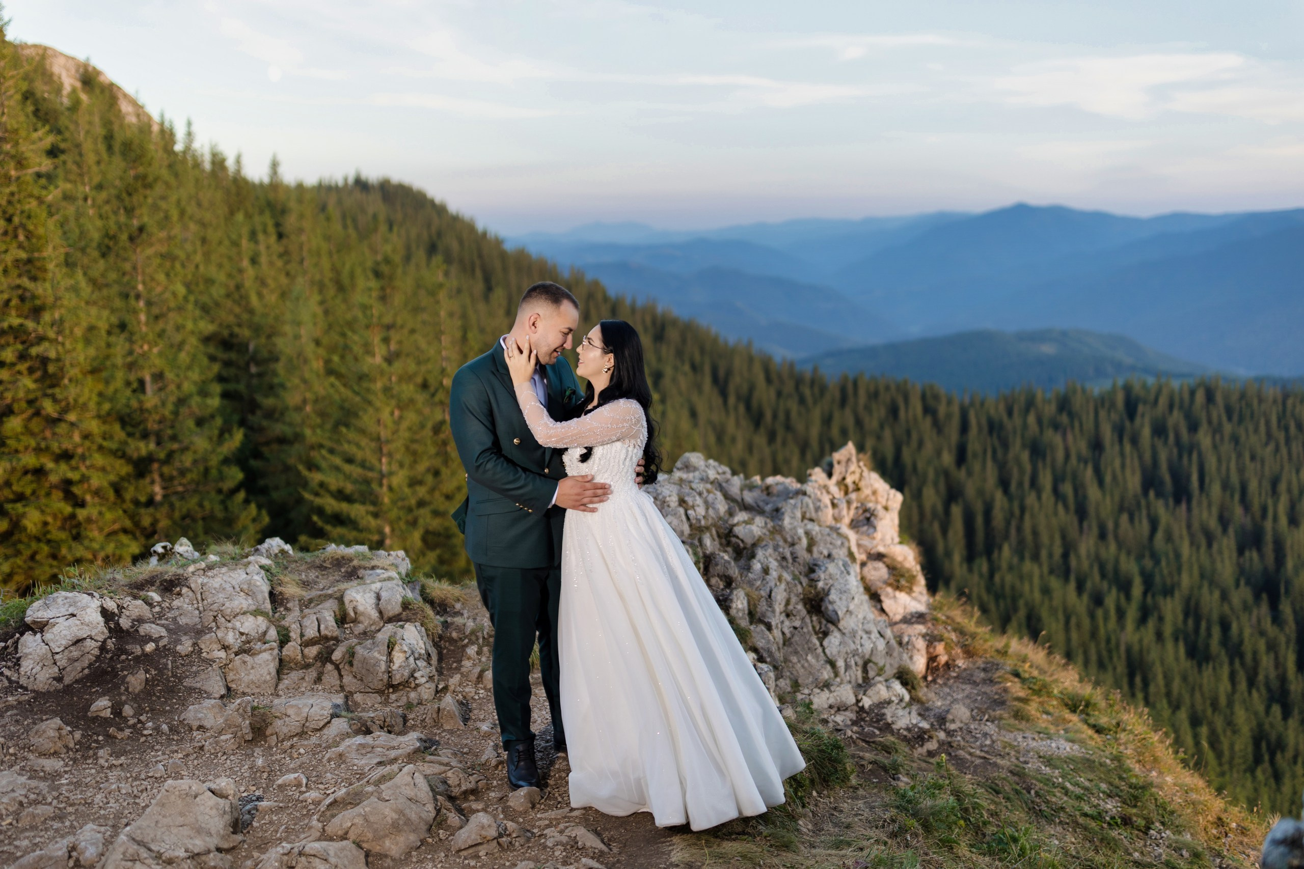 - nunta--fotograf-profesionist-botosani  - fotografie-nunta-romantica - imagini-nunta-in-natura-alin-chirila-fotograf  - fotografii-cuplu-indragostit-nunta-botosani  - sedinta-foto-miri-andrei-iustina-alinofotostudio  - amintiri-din-nunta-realizate-de-fotograf-profesionist  - povestea-nuntii-andrei-si-iustina-in-imagini-alinofotostudio-fotograf evenimente- evenimente Botoșani -fotograf Suceava - fotograf Iași- servicii foto. servicii foto Botoșani. servicii foto video Botoșani. fotograf nunta. fotograf evenimente. fotograf nunta Botoșani. Alin chirila. Alin chirila fotograf. Alinofotostudio.- servicii foto. servicii foto Botoșani. servicii foto video Botoșani. fotograf nunta. fotograf evenimente. fotograf nunta Botoșani. Alin chirila. Alin chirila fotograf. Alinofotostudio.fotograf stare civilă,poze stare civilă,album foto stare civilă,servicii foto suceava,fotograf evenimente suceava,fotograf nuntă suceava,poze cununie civilă,ședință foto stare civilă,sesiune foto suceava,fotograf profesionist suceava,fotograf botosani,stare civila botosani,alinofotostudio,alin chirila fotograf.servicii foto. servicii foto Botoșani. servicii foto video Botoșani. fotograf nunta. fotograf evenimente. fotograf nunta Botoșani. Alin chirila. Alin chirila fotograf. Alinofotostudio.fotograf stare civilă,poze stare civilă,album foto stare civilă,servicii foto suceava,fotograf evenimente suceava,fotograf nuntă suceava,poze cununie civilă,ședință foto stare civilă,sesiune foto suceava,fotograf profesionist suceava,fotograf botosani,stare civila povestitor prin fotografiebotosani,alinofotostudio,alin chirila fotograf,servicii foto. servicii foto Botoșani. servicii foto video Botoșani. fotograf nunta. fotograf evenimente. fotograf nunta Botoșani. Alin chirila. Alin chirila fotograf. Alinofotostudio.fotograf stare civilă,poze stare civilă,album foto stare civilă,servicii foto suceava,fotograf evenimente suceava,fotograf nuntă suceava,poze cununie civilă,ședință foto stare civilă,sesiune foto suceava,fotograf profesionist suceava,fotograf botosani,stare civila botosani,alinofotostudio,alin chirila fotograf,cununie religioasă botoșani,andreea și neculai,capela militară botoșani,foto conacul zăicești,fotograf nuntă botoșani,fotograf cununie religioasă,foto evenimente botoșani,poze cununie capela militară,ședință foto zăicești,fotograf profesionist botoșaniMire și mireasă – Sergiu & Liliana – ziua nunții, 2024  - Emoții în ziua nunții – Sergiu și Liliana  - Dansul mirilor – fotografie artistică nuntă 2024  - Sedinta foto romantică în natură – Sergiu & Liliana  - Rochia de mireasă și detalii de nuntă elegan-Album de cununie civilă Florin și Anda – Fotografii profesionale realizate de Alin Chirilă în Botoșani -fotograf prin fotografie-Ședință foto Trash the Dress pe muntele Rarău cu Iulian și Iuliana – fotografie de cuplu, natură montană, emoție autentică surprinsă de Alin Chirilă, povestitor prin fotografie.- "Iulian și Iuliana pe crestele Rarăului – fotografie Trash the Dress în natură"  - "Cuplu îmbrățișat la apus pe muntele Rarău – ședință foto după nuntă"  - "Rochie de mireasă în vânt pe munte – Trash the Dress Rarău-1. Iulian și Iuliana pe muntele Rarău – ședință foto Trash the Dress în natură, cu peisaj montan spectaculos  2. Cuplu în îmbrățișare pe Rarău – emoție autentică surprinsă după nuntă  3. Rochie de mireasă în bătaia vântului – fotografie artistică Trash the Dress în munți  4. Mire și mireasă privind spre orizont – dragoste și libertate pe muntele Rarău  5. Iuliana zâmbind în rochia de mireasă – portret în natură, Trash the Dress  6. Iulian ținându-și mireasa de mână – ședință foto romantică pe munte  7. Detaliu cu rochia pe stâncă – estetică naturală Trash the Dress Rarău  8. Cuplu în mers pe poteca Rarăului – fotografie simbolică de după nuntă  9. Apus de soare pe Rarău în spatele mirilor – imagine de poveste Trash the Dress  10. Iulian și Iuliana râzând împreună – momente autentice surprinse de Alin Chirilă, povestitor prin fotografie