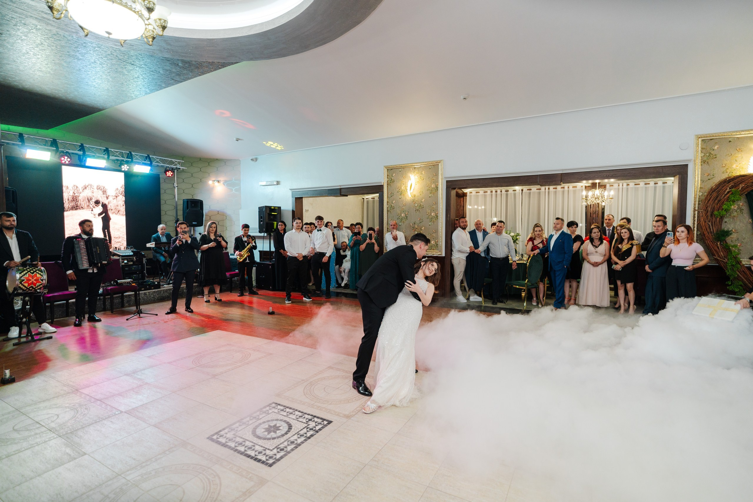 Stefania & Vasi. Ionut Cimpoes FOTOGRAF
