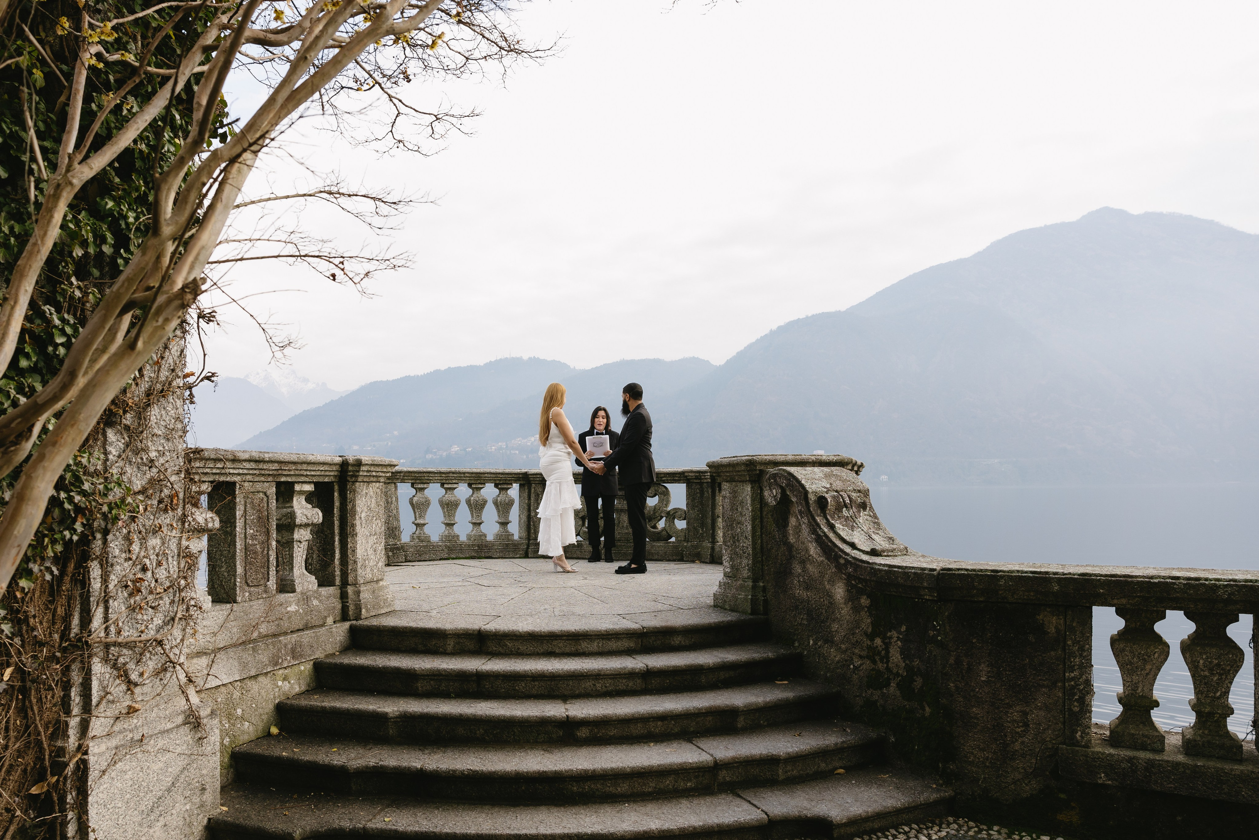 Lake Como Elopement | Sneak Peek. Wedding photographer in Italy
