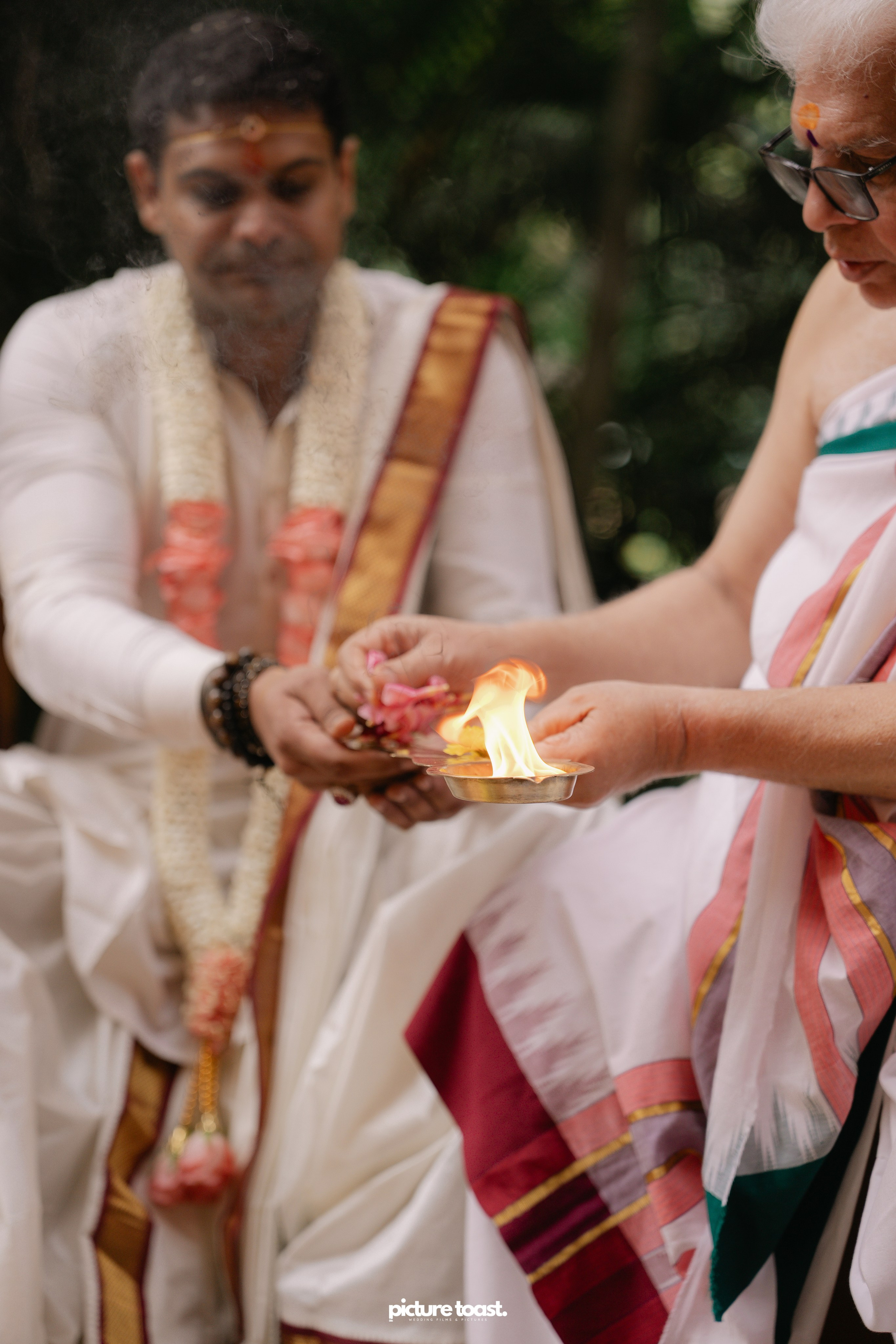 South Indian Wedding Ft. Aashna & Rajiv. Fine art Wedding Photographers in India & Canada