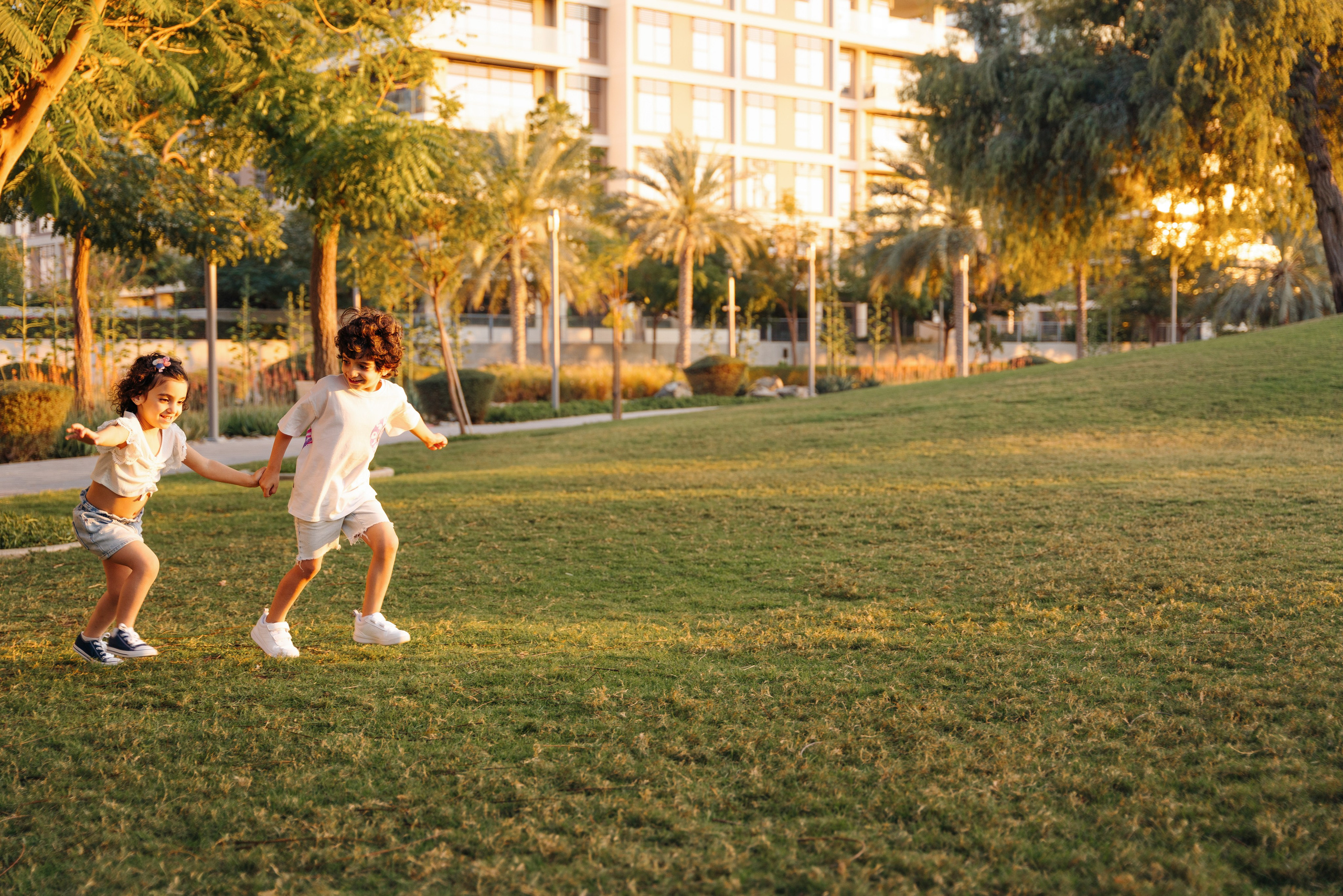 Family fun and play in the park. Angela Iakovleva — Family Photographer in Dubai