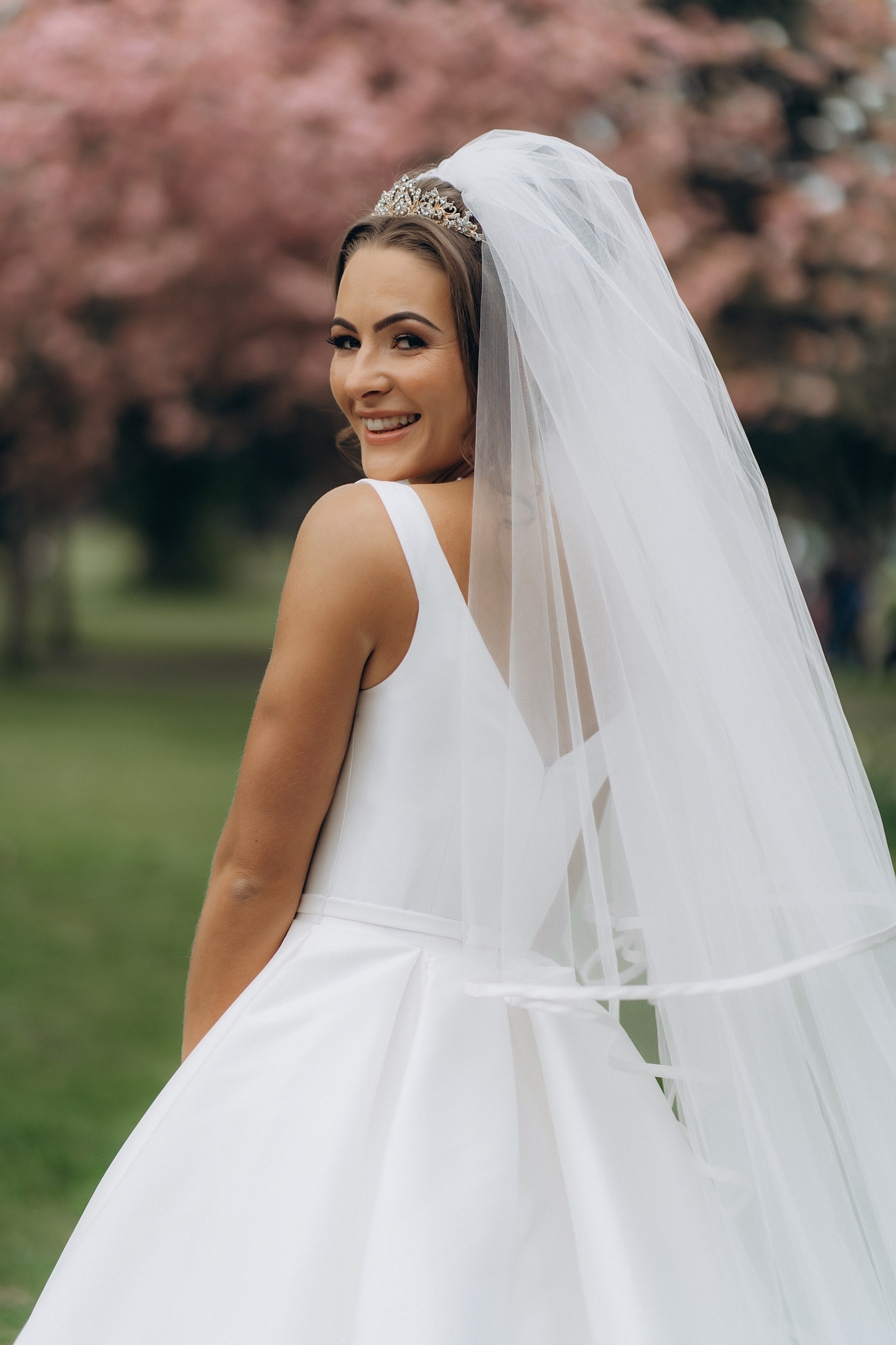 Megan & Oneias. Main