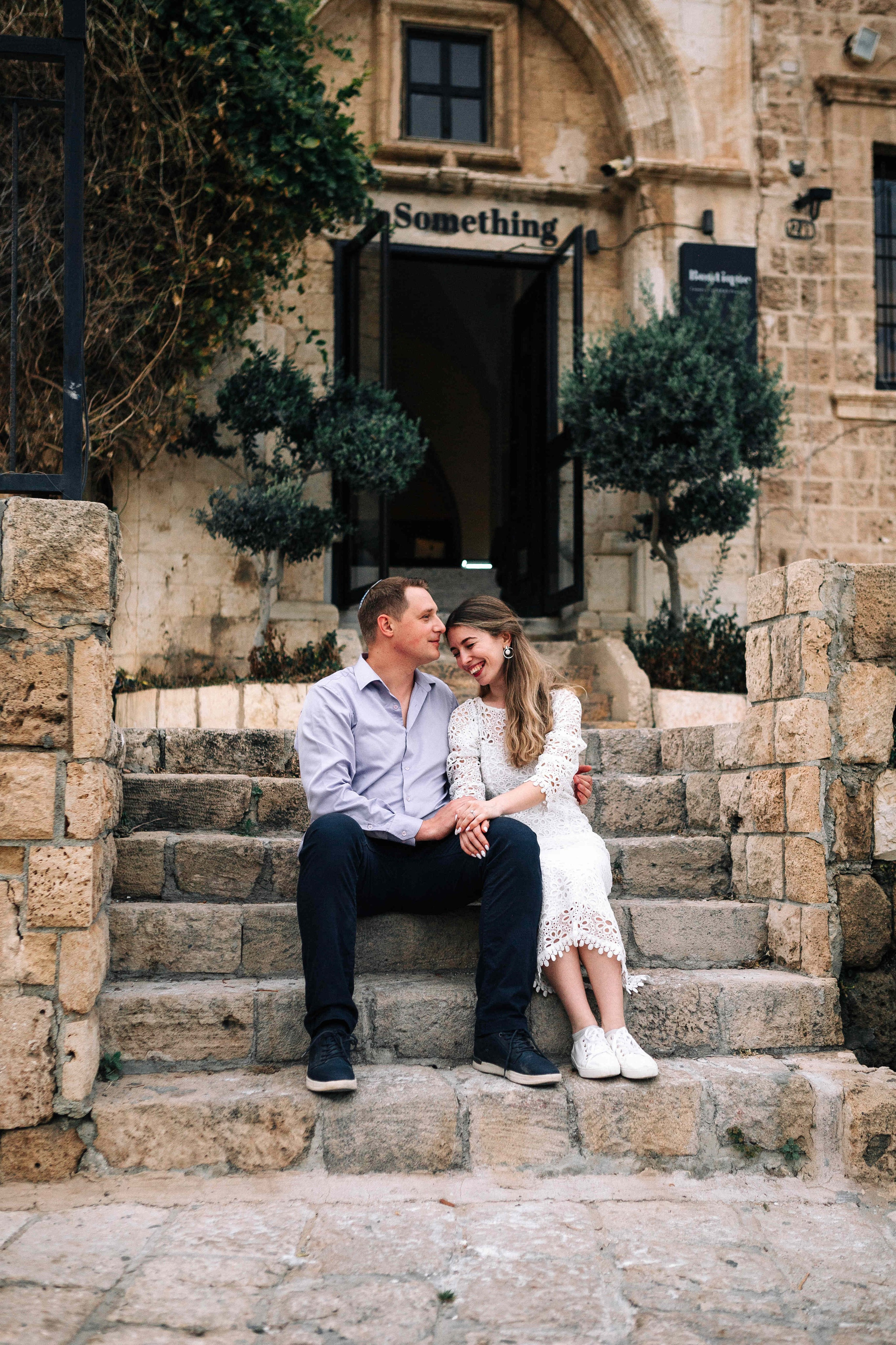 LOVERS IN JAFFO. PHOTOGRAPHER IN ISRAEL