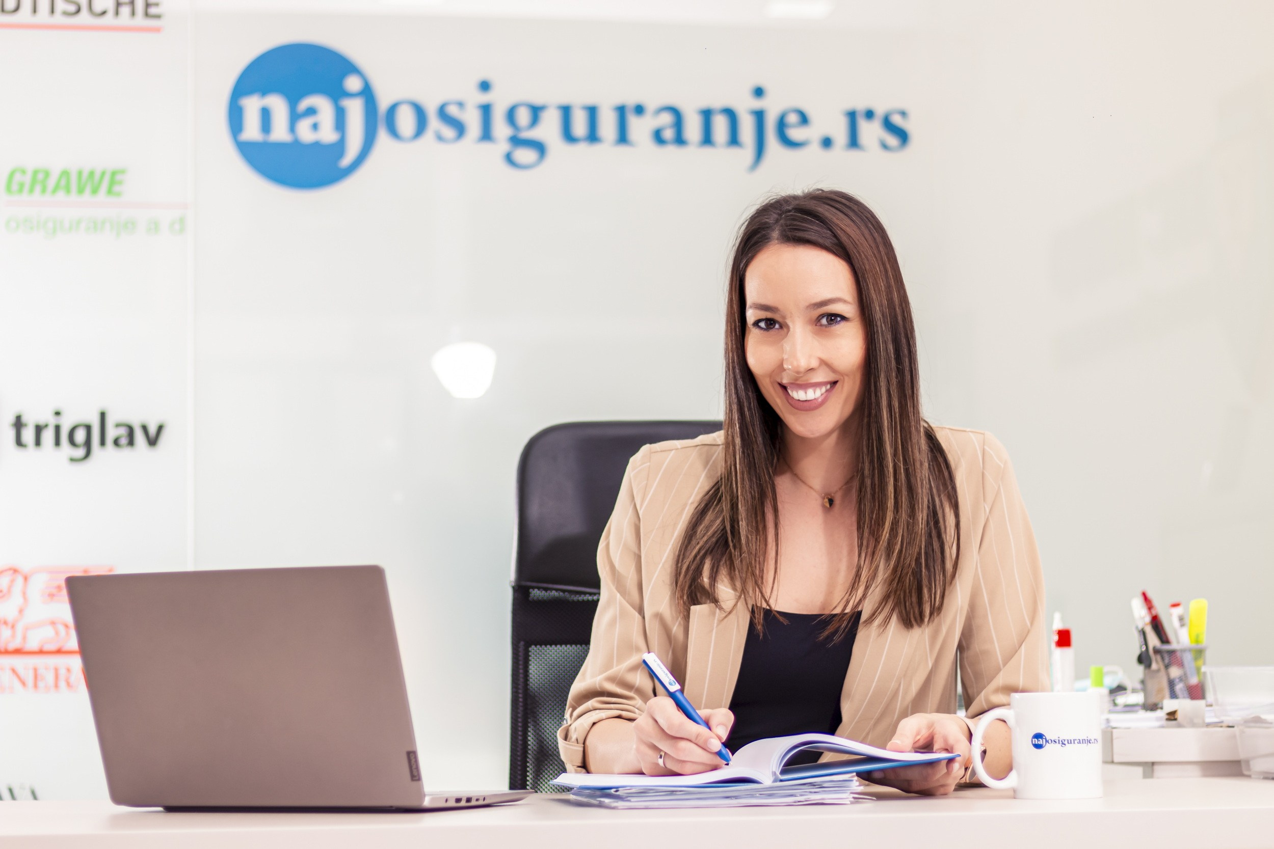 POSLOVNI PORTRETI. Fotografi iz Backog Petrovca David i Andrea Stojanovic