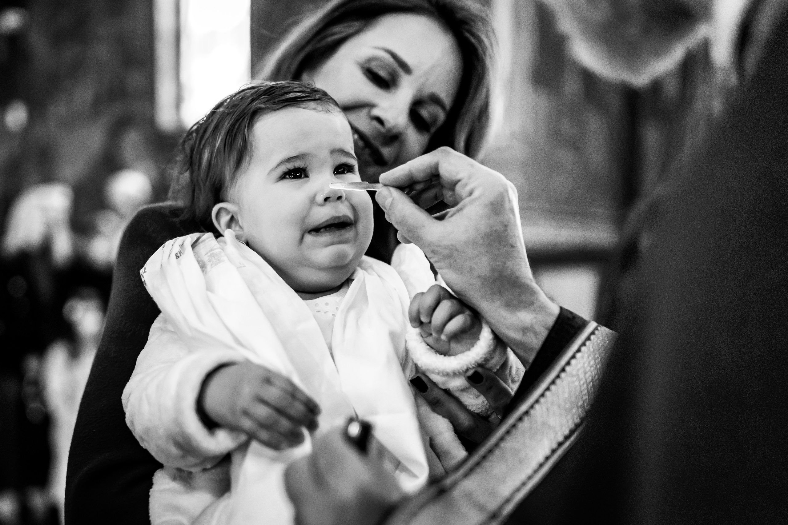 crno-bela fotografija sa krštenja devojčice