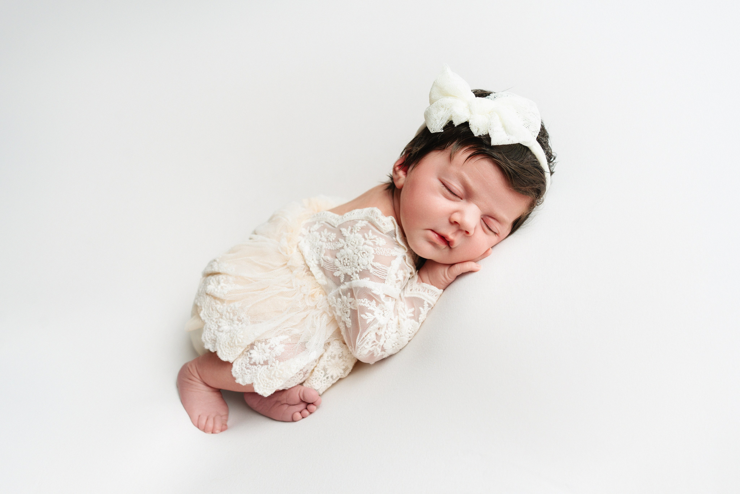 Azra. Neugeborenenfotografin und Retoucher in Augsburg Nastassia Schneider