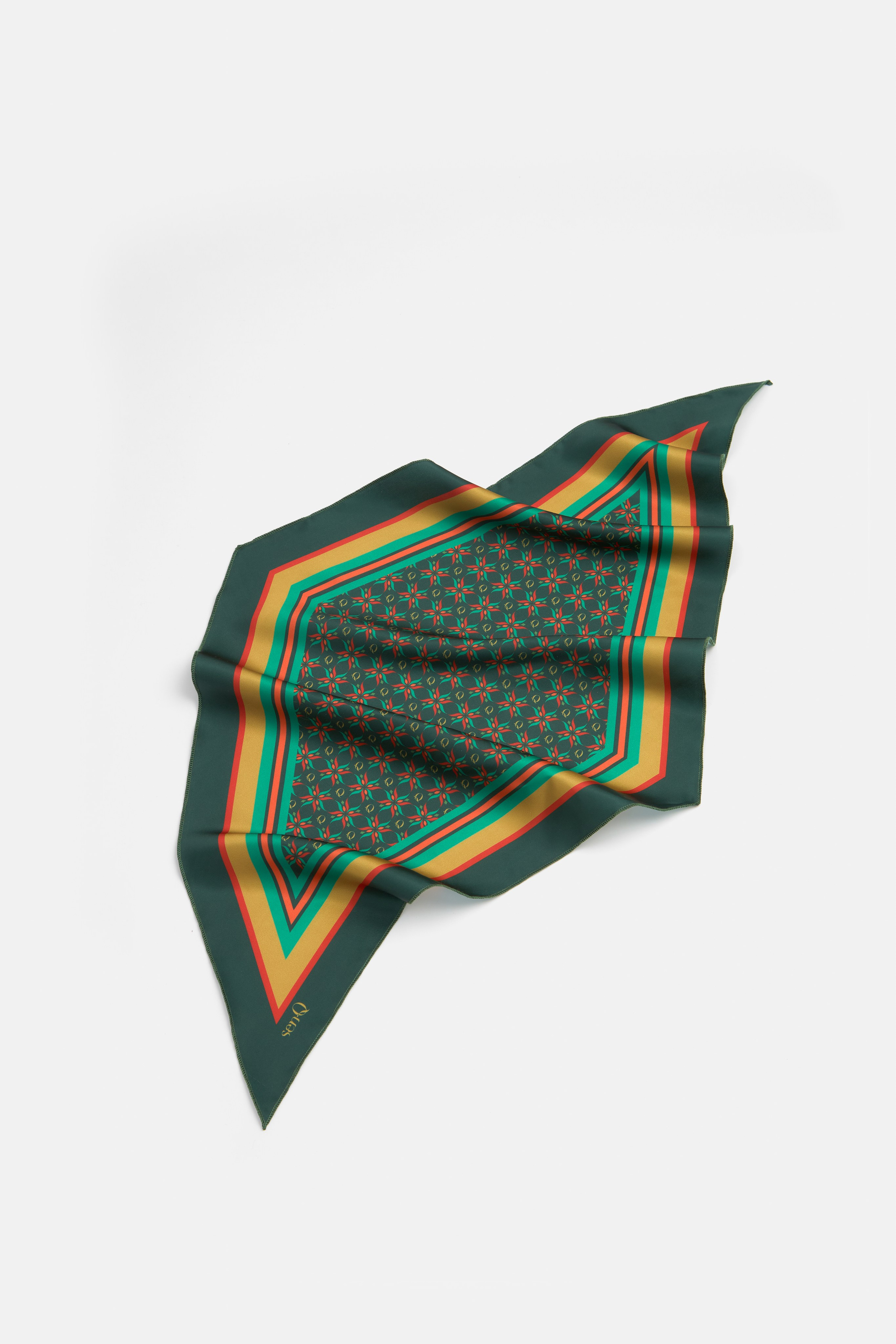 Головные уборы. Предметная фотосъемка в Алматы. Студия фото и видео съемки товаров