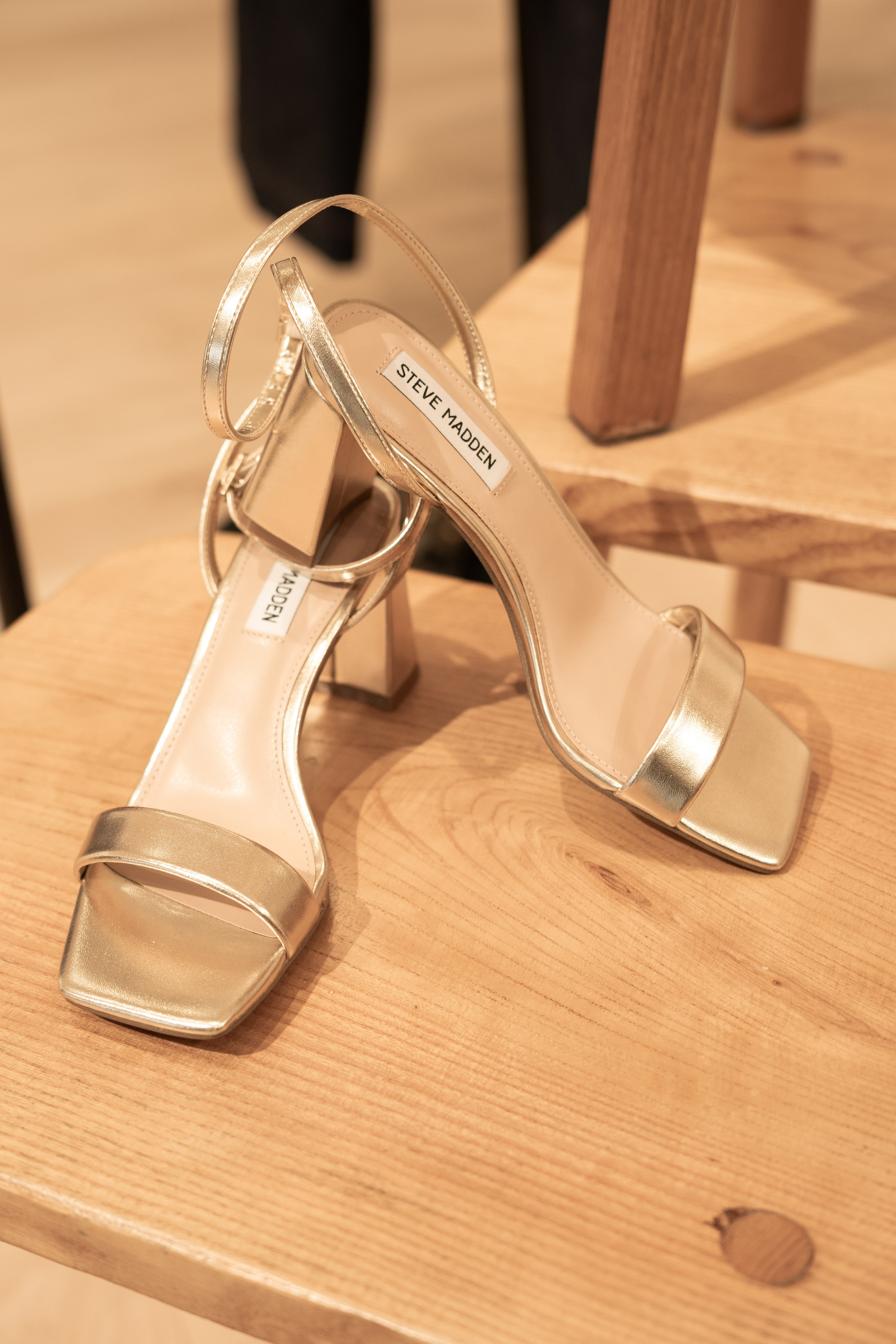 Magasin de vêtements JOANE. Petit trésor photos de famille, grossesse et nouveau-né à Roanne