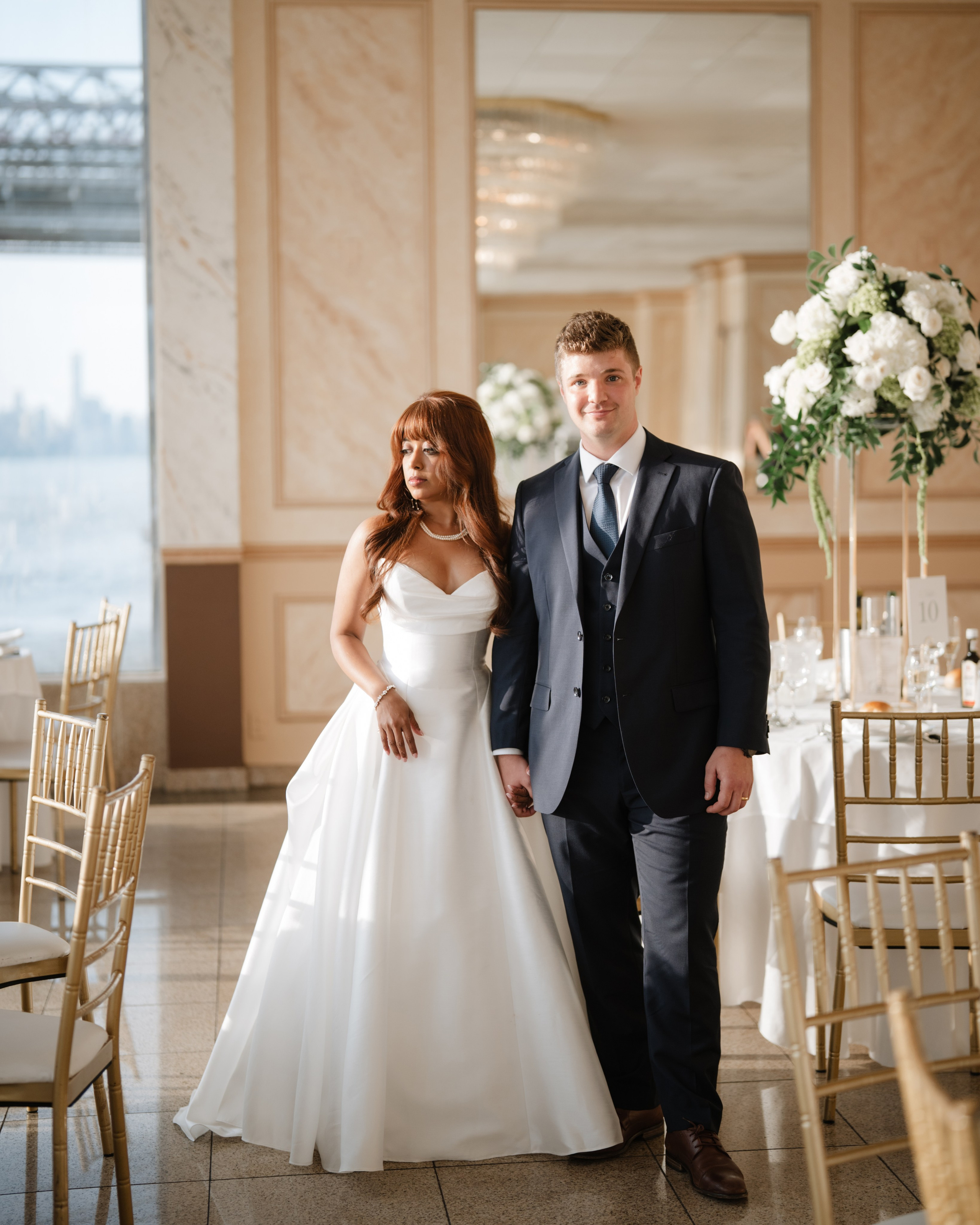 A wedding with a view of the Williamsburg Bridge. Portrait and wedding photographer in New York