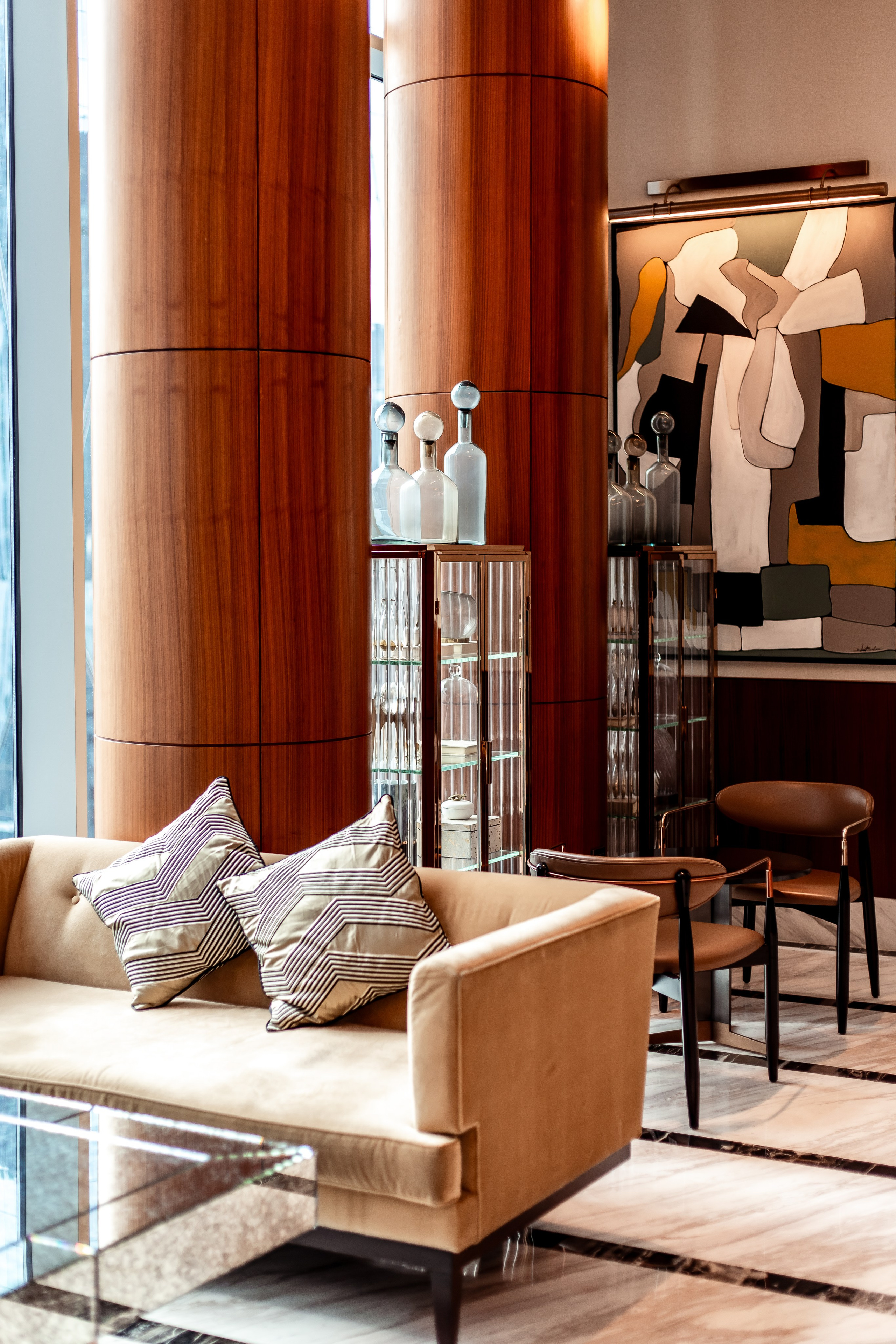 INTERIOR. Photo and video production. Editing & retouching services. Training