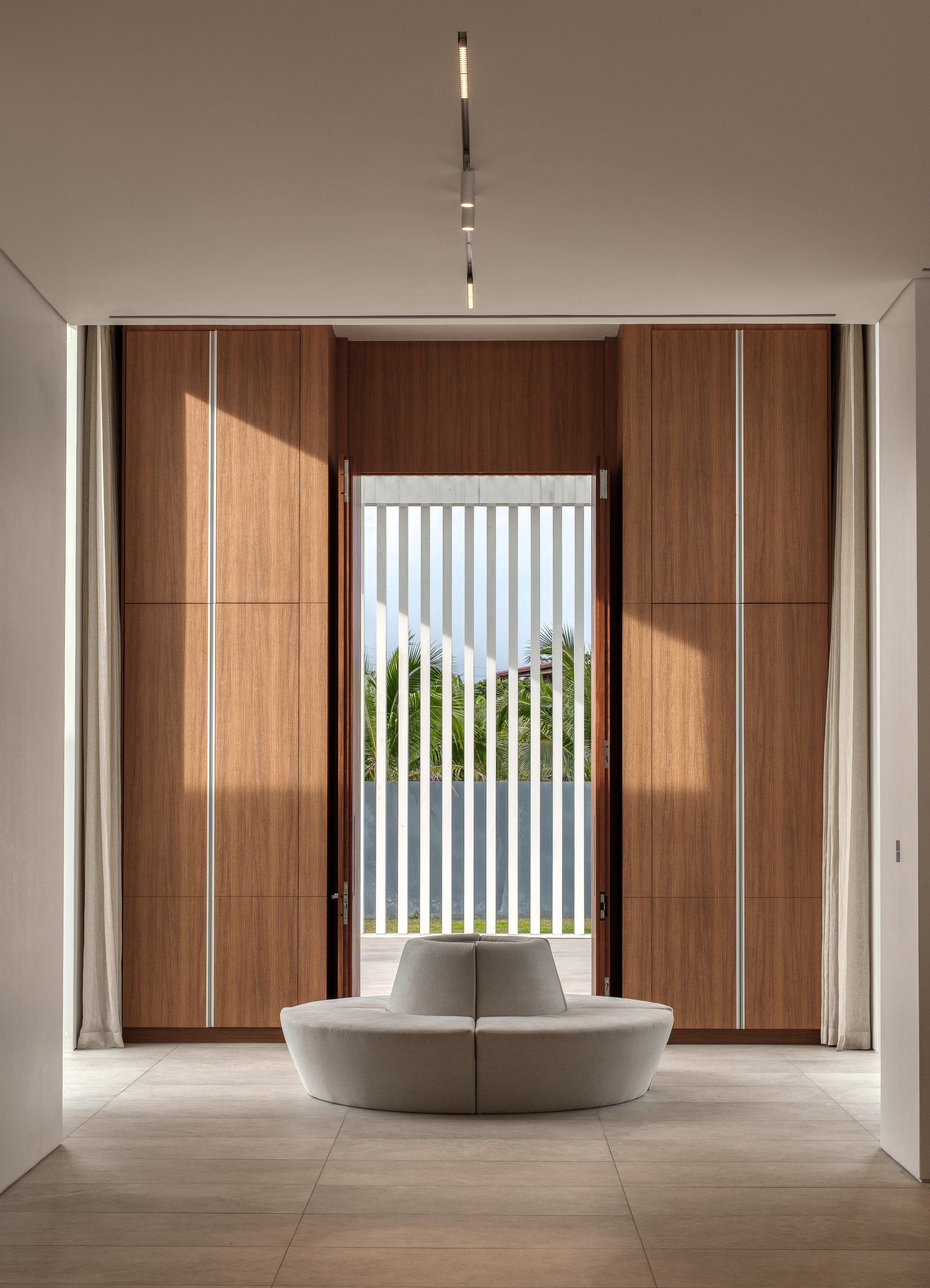 Villa IW Plus Out Design Studio. Интерьерный фотограф на Пхукете | Perelude Interior
