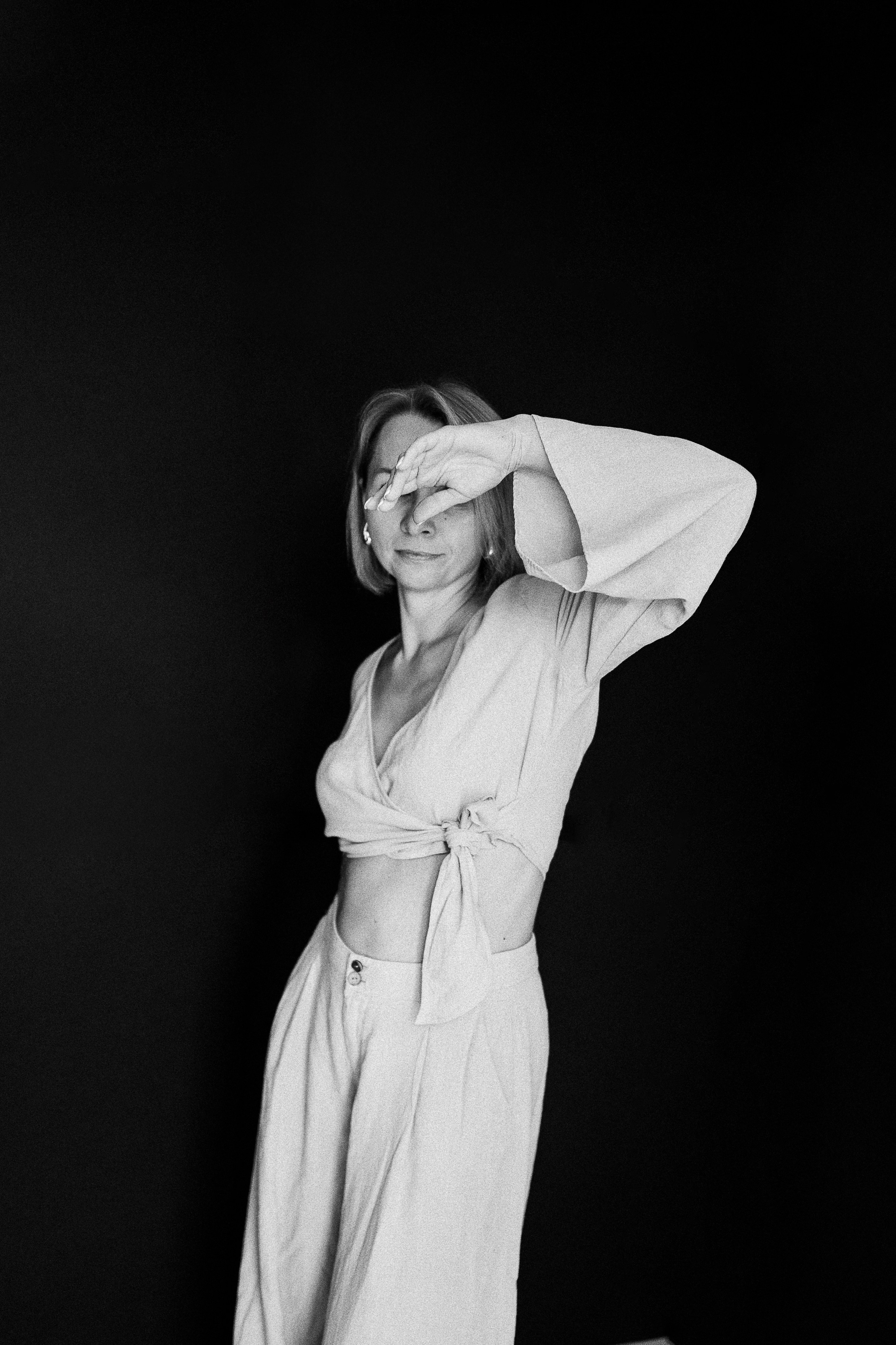 N. Rawnoir- Portrait photography by Daria Paliy.Timeless black&white portraits of women in NYC area