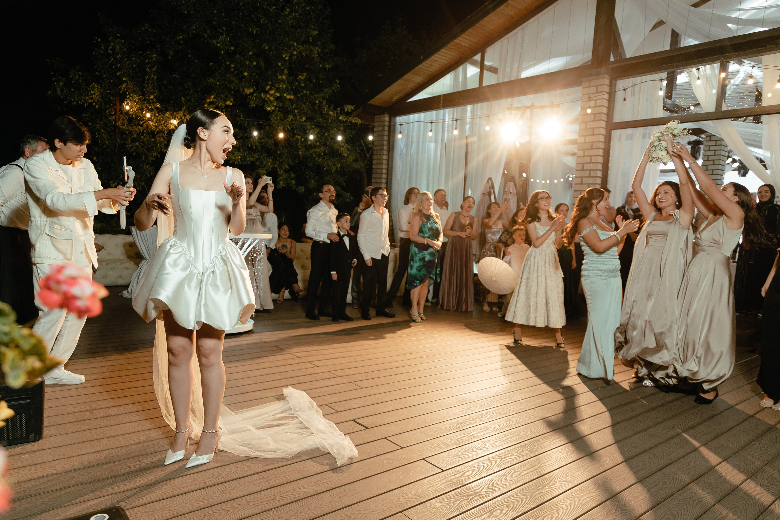 Thomas & Suyumbika. Главная