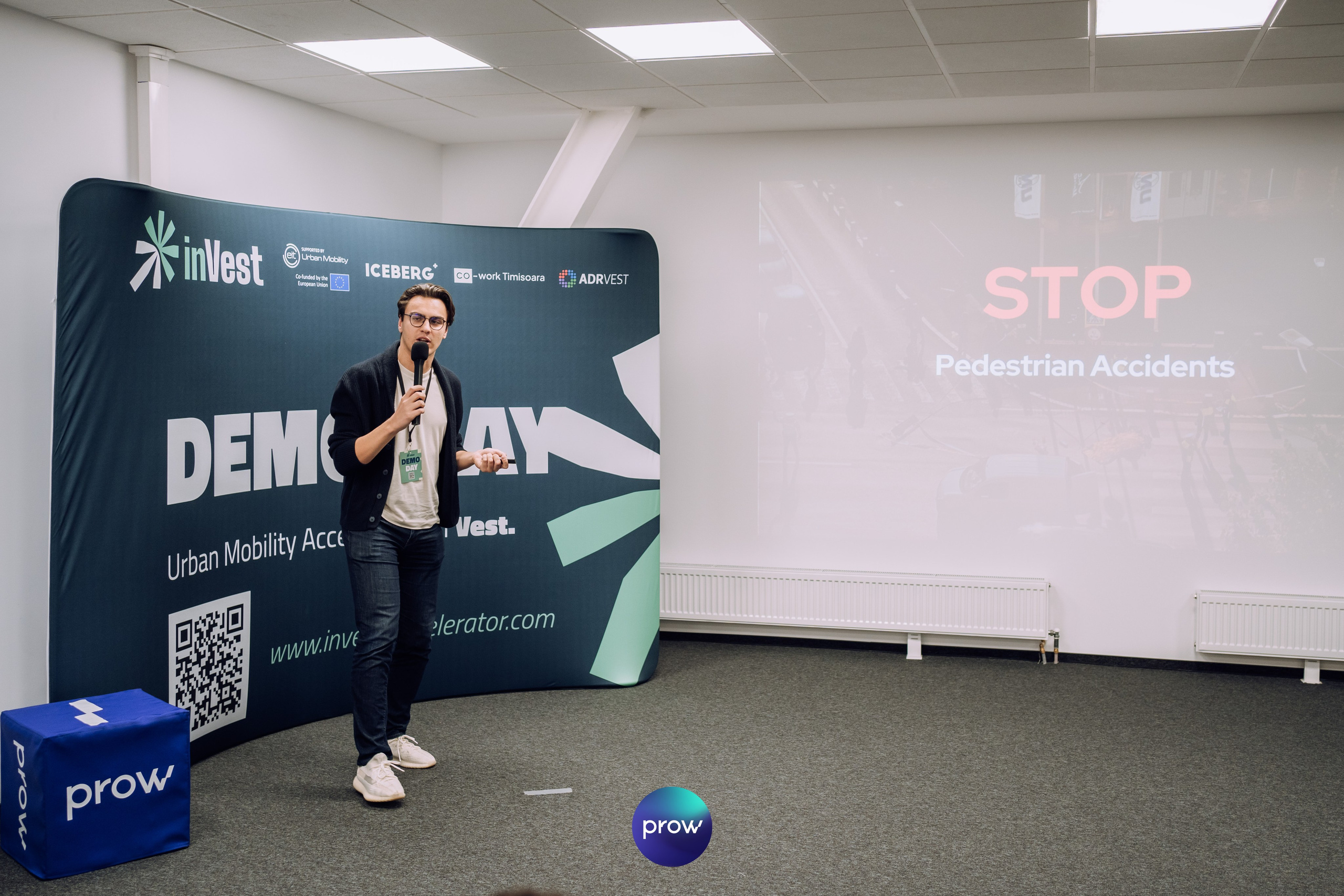 InVest DemoDay @ Cowork. Cozac Cristian Photographer