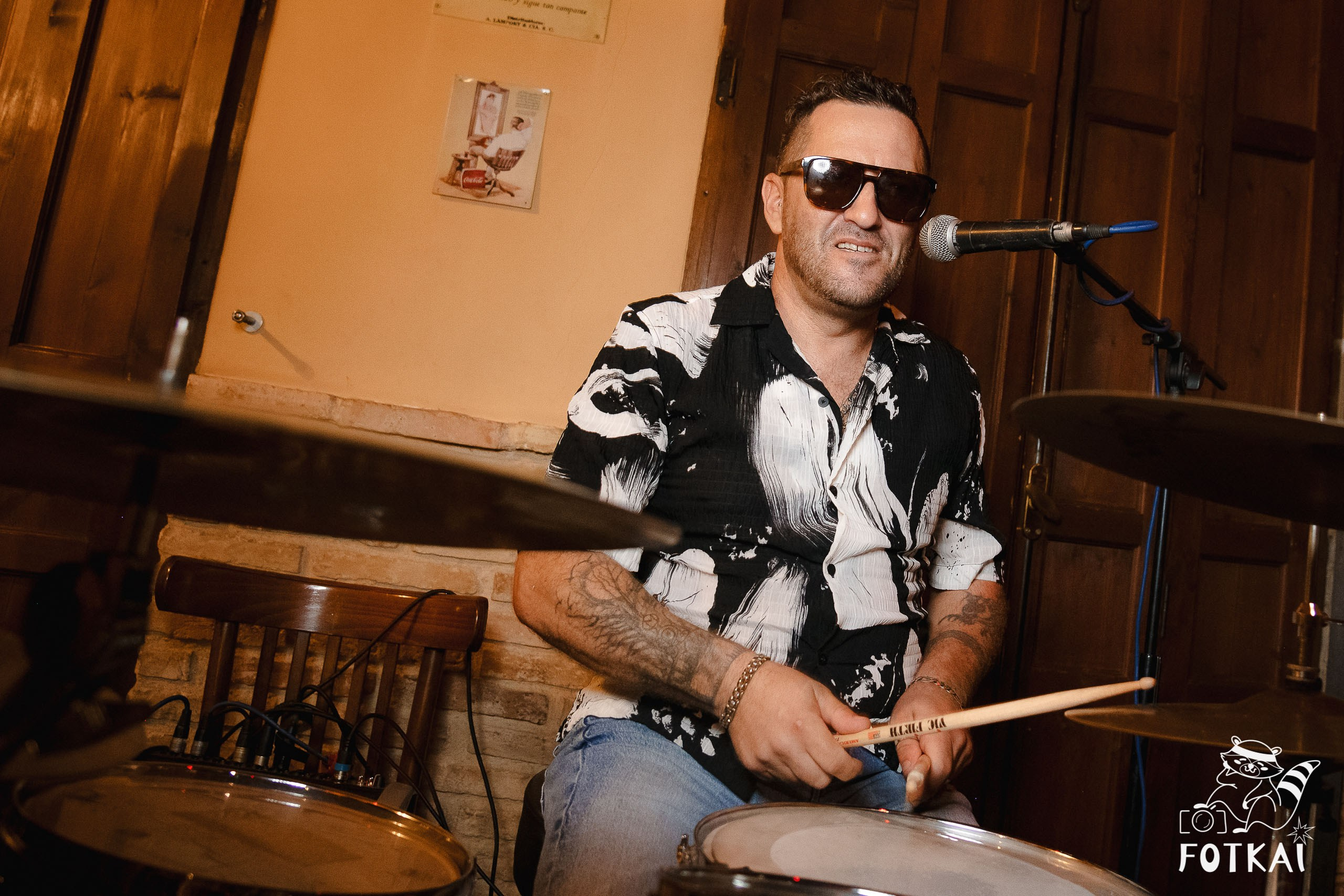 Stones of the Coast en Café Aljibe Rojales: Reportaje fotográfico 30.08.25 | FOTKAI