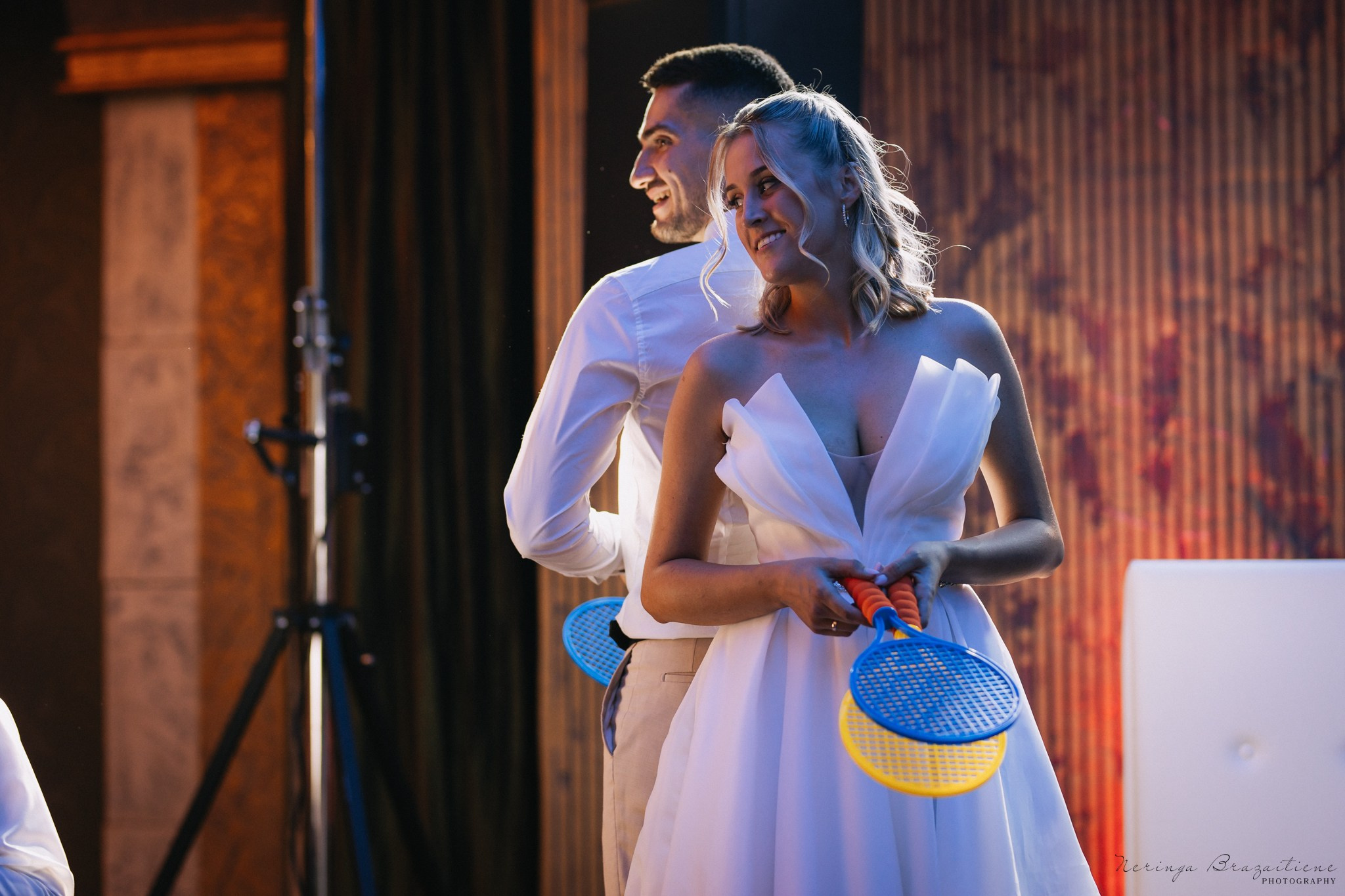 Vestuvinė fotosesija Kaune, Vienybės aikštėje, prie Lietuvos banko