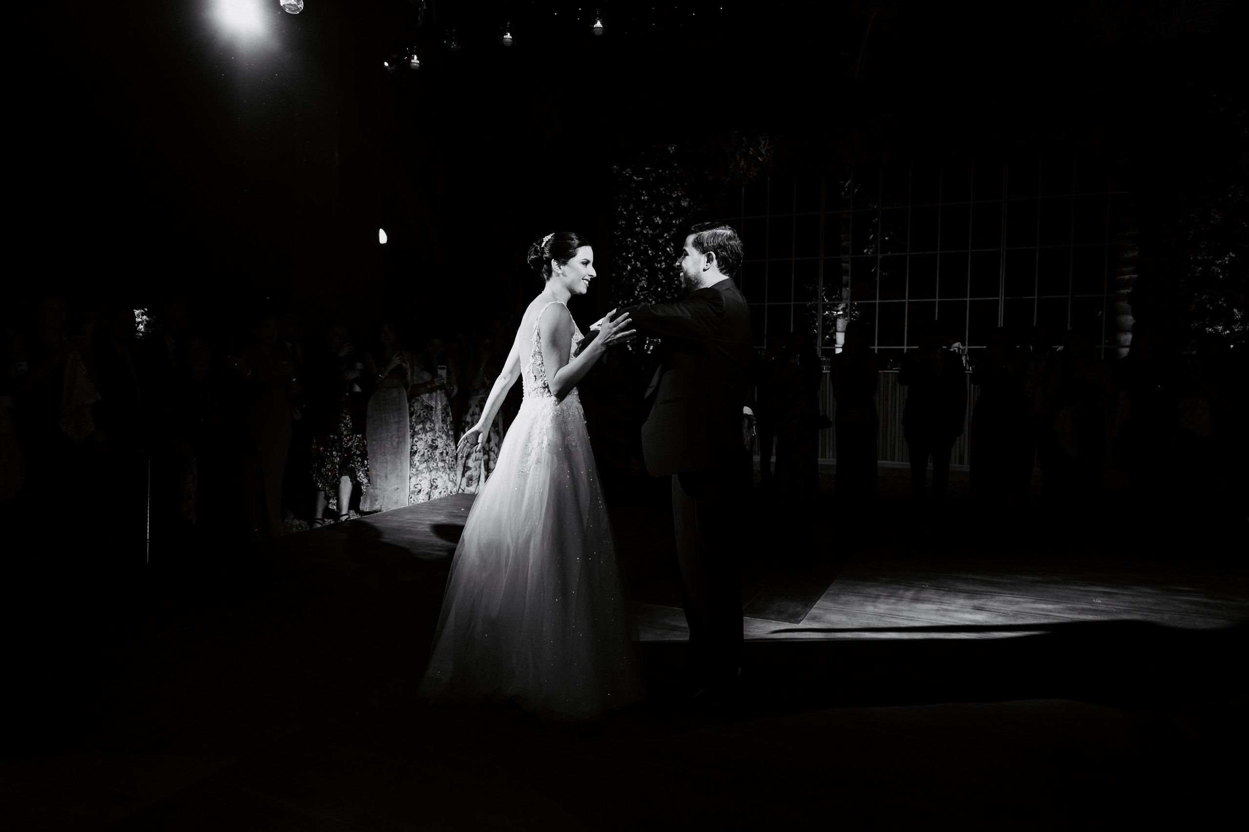 Un vistazo a la fiesta. Fotógrafo de Bodas en Lima | Ronhy Altamirano. Fotografía narrativa y cinematográfica para bodas, quinceañeras y eventos exclusivos