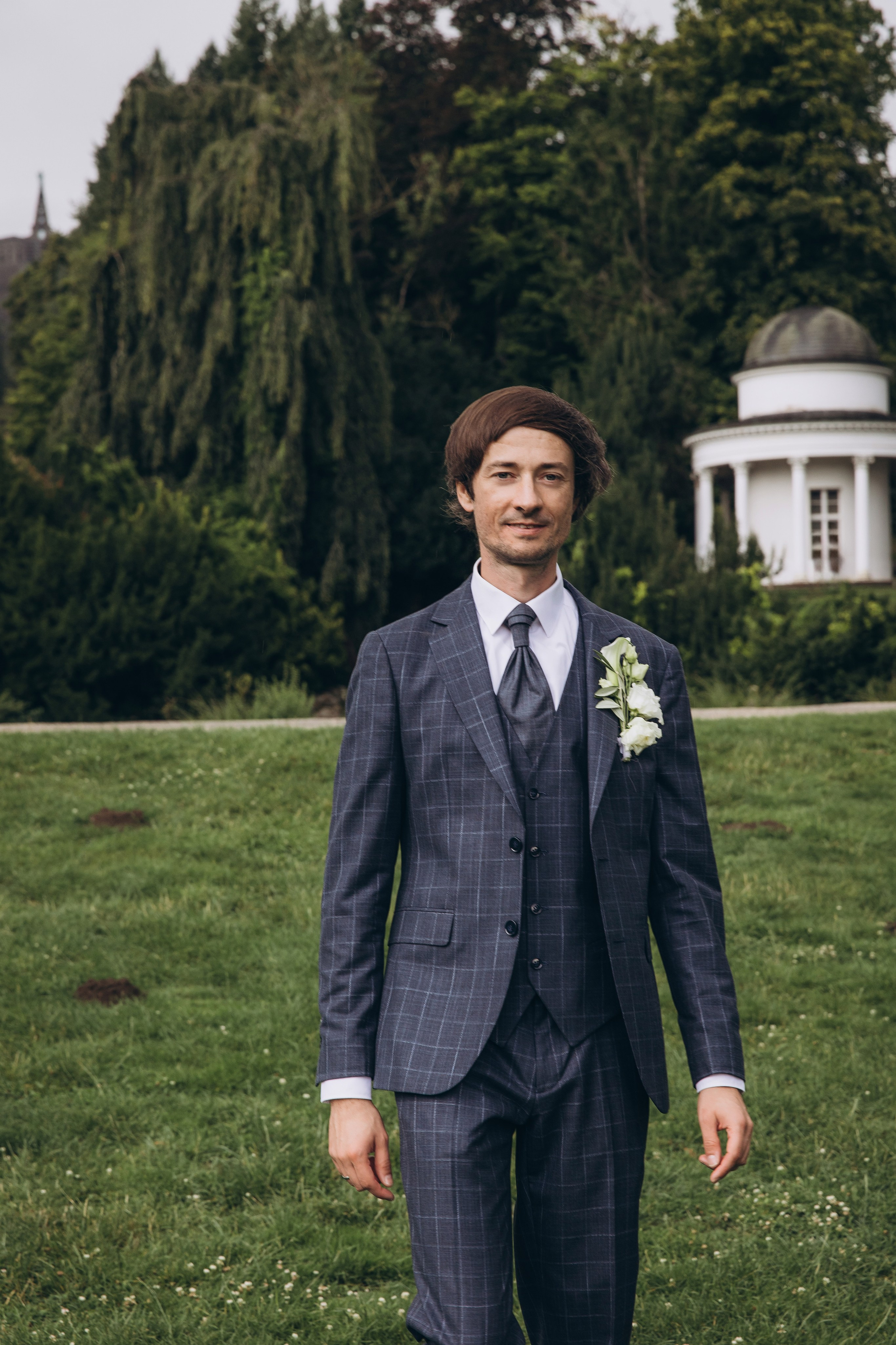 Wedding photographer Stuttgart – romantic photoshoot at Schlossplatz