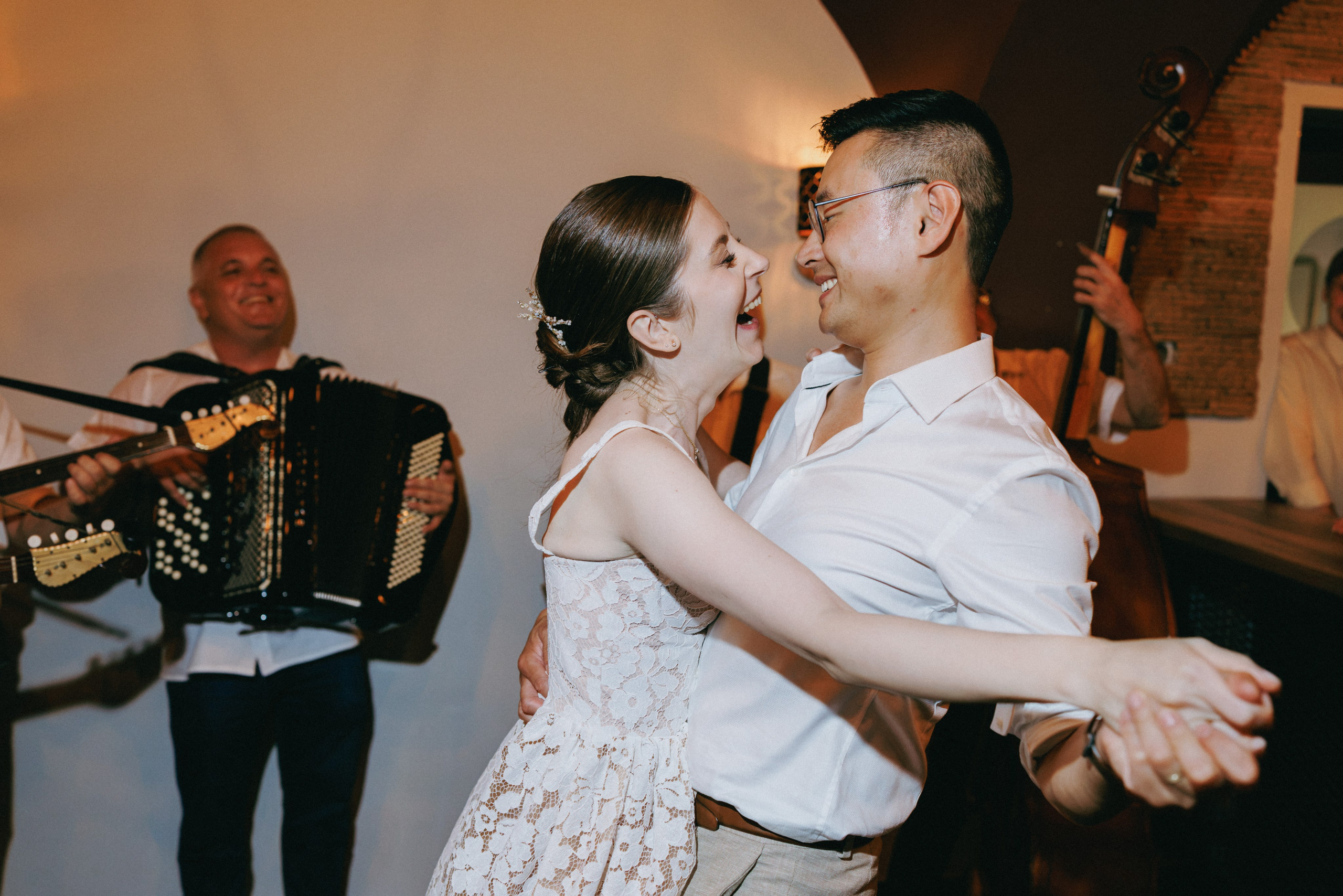 Danica i Charley - Venčanje u Novom Sadu, restoran Kruna Petrovaradin. Fotografisanje venčanja - Milan Luković