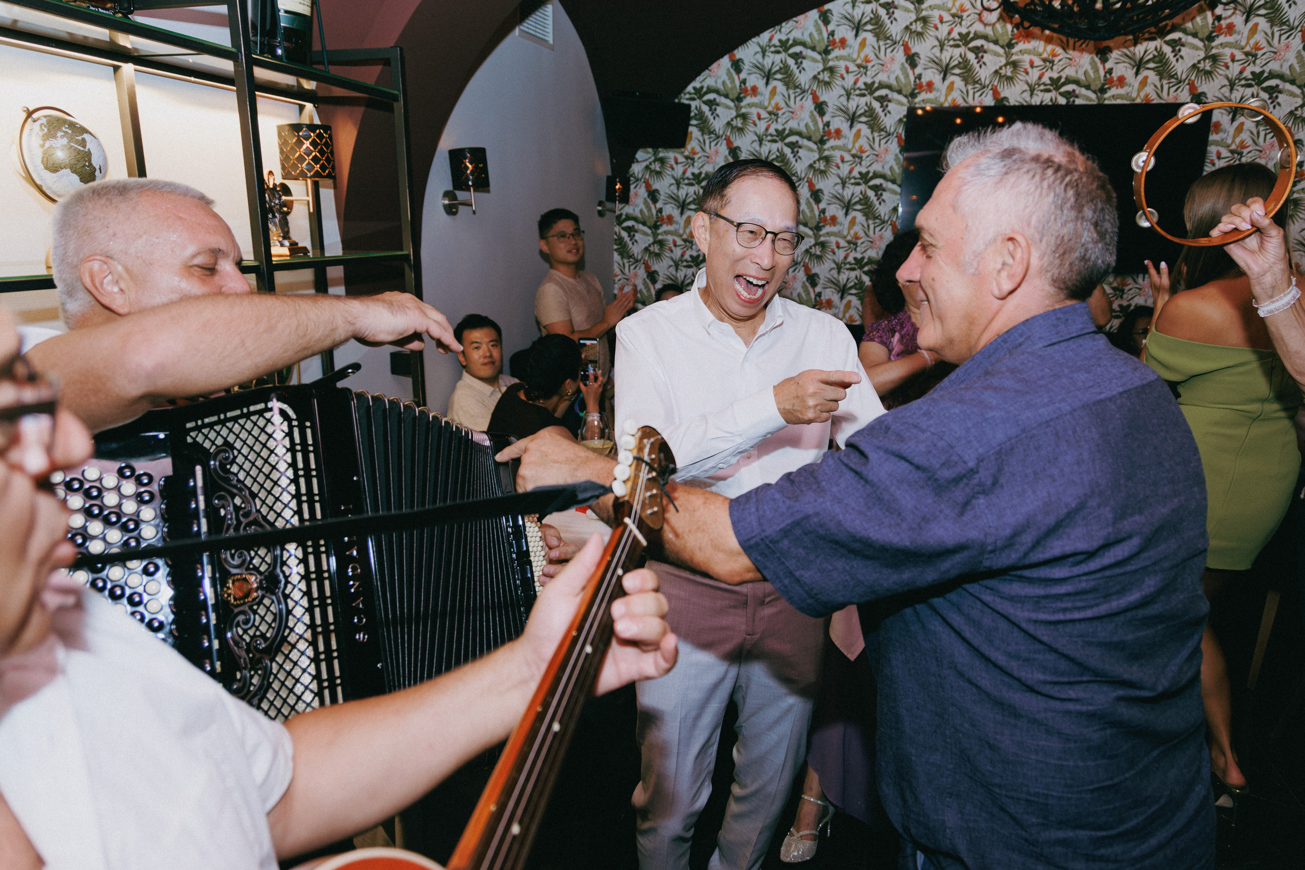 Danica i Charley - Venčanje u Novom Sadu, restoran Kruna Petrovaradin. Fotografisanje venčanja - Milan Luković