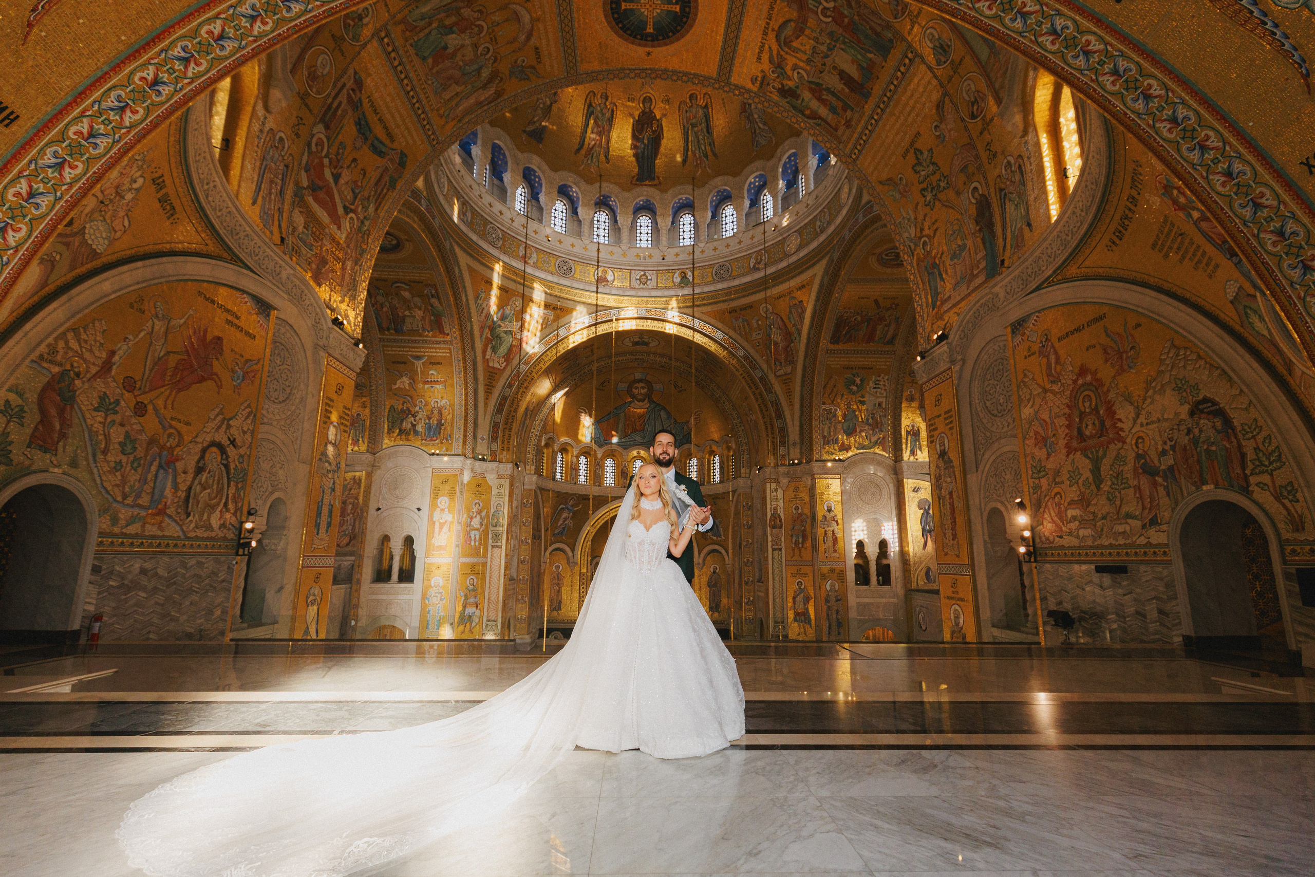 Tanja i Atanasios — Venčanje u hramu Svetog Save — Villa Avala S. Milan Lukovic professional wedding photographer