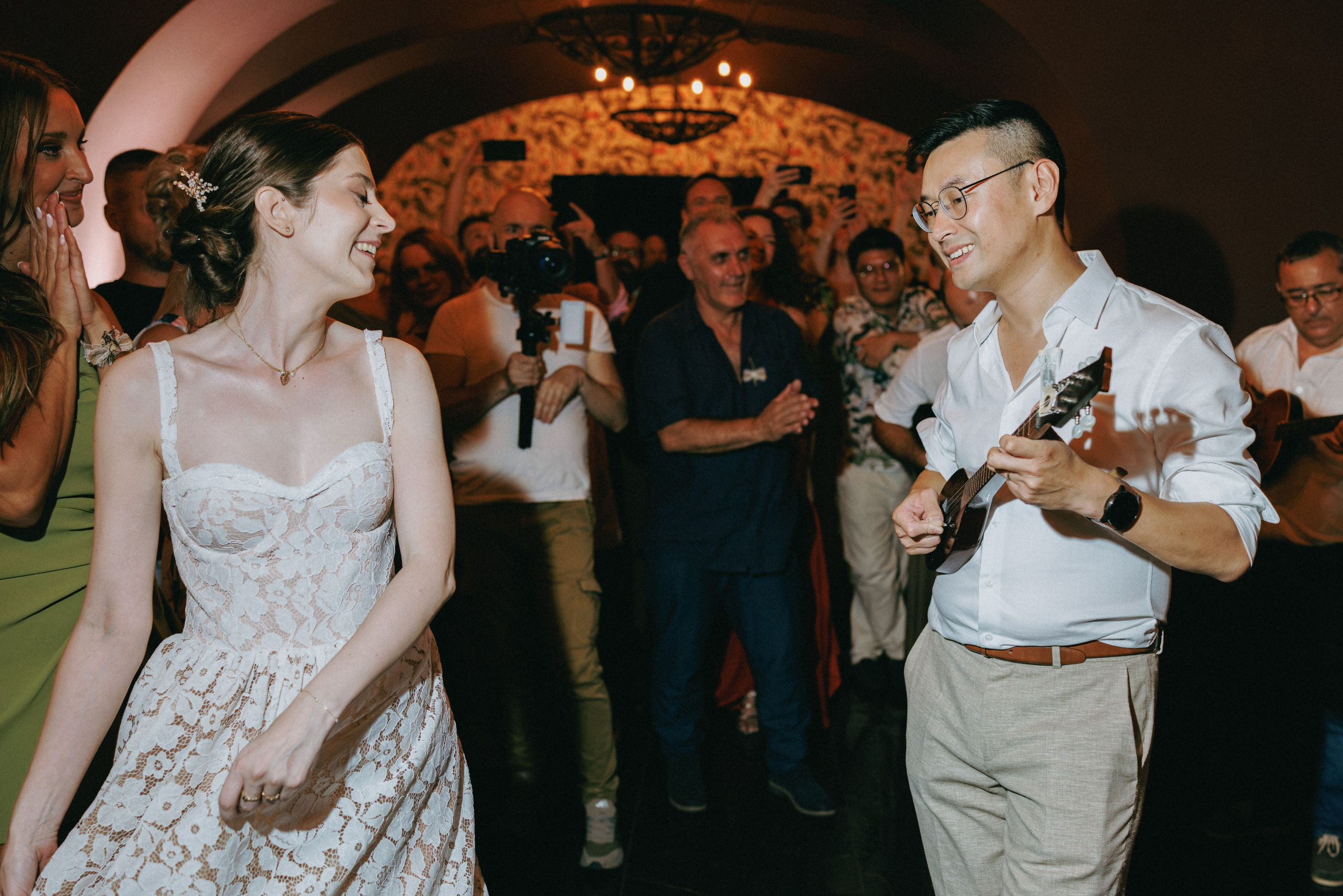 Danica i Charley - Venčanje u Novom Sadu, restoran Kruna Petrovaradin. Fotografisanje venčanja - Milan Luković