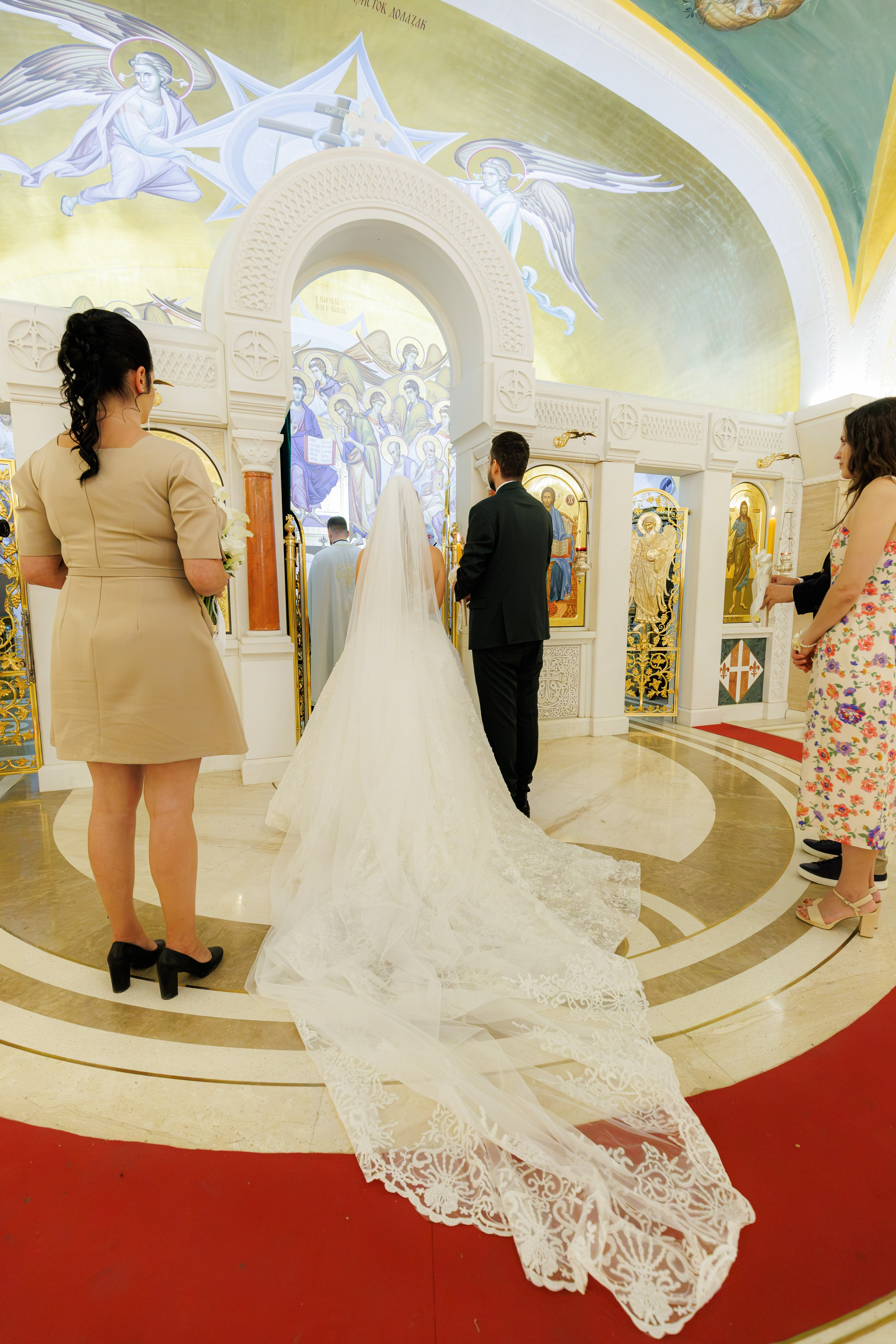 Tanja i Atanasios — Venčanje u hramu Svetog Save — Villa Avala S. Milan Lukovic professional wedding photographer
